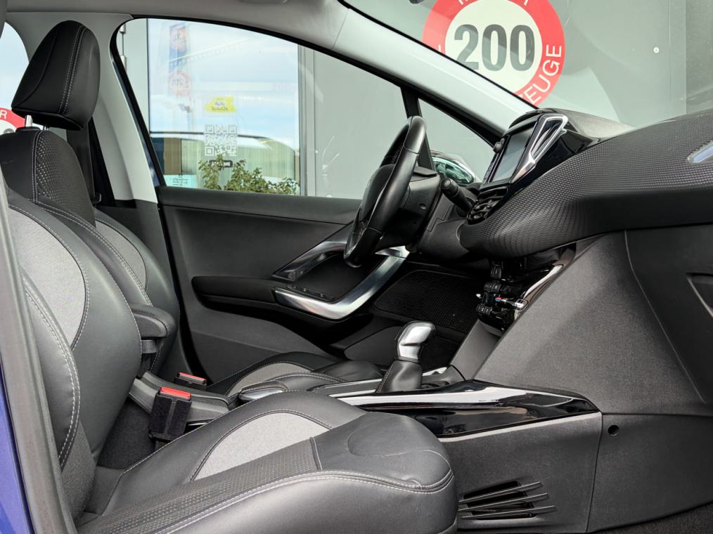PEUGEOT 2008 1.2 PureTech Allure-image-7