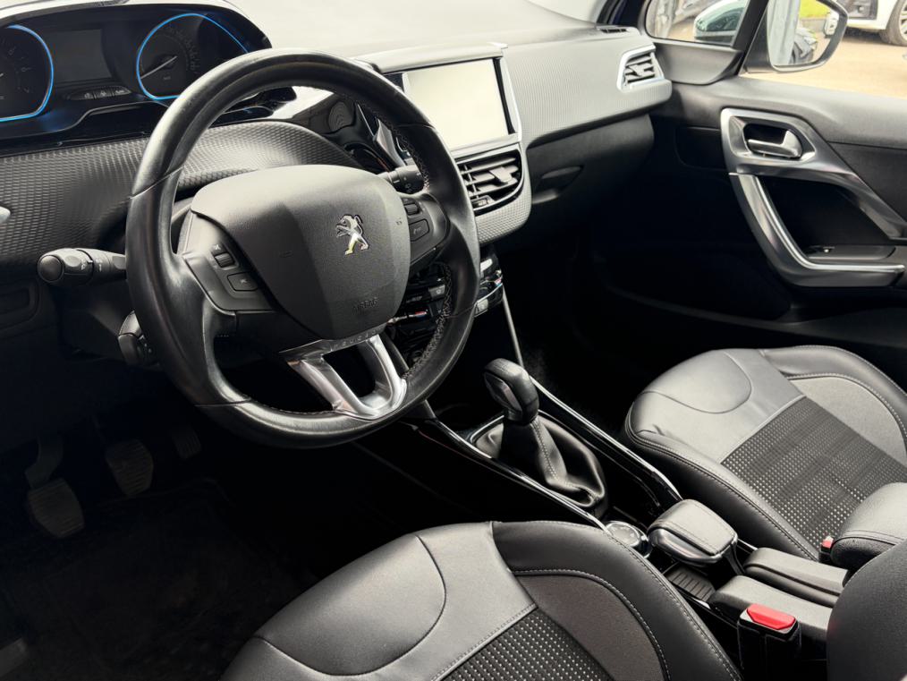 PEUGEOT 2008 1.2 PureTech Allure-showroom-element-3