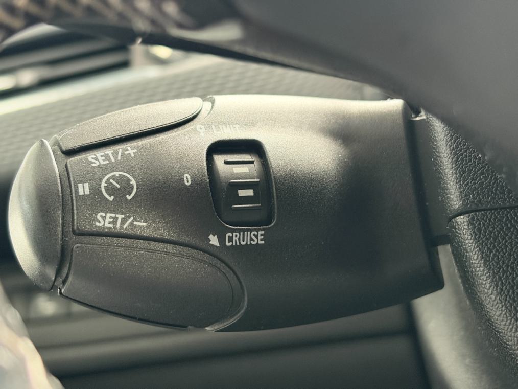 PEUGEOT 2008 1.2 PureTech Allure-image-4