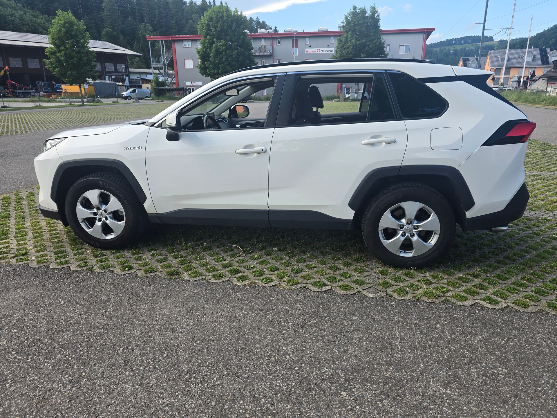 TOYOTA 2.5 HEV Comfort-image-10