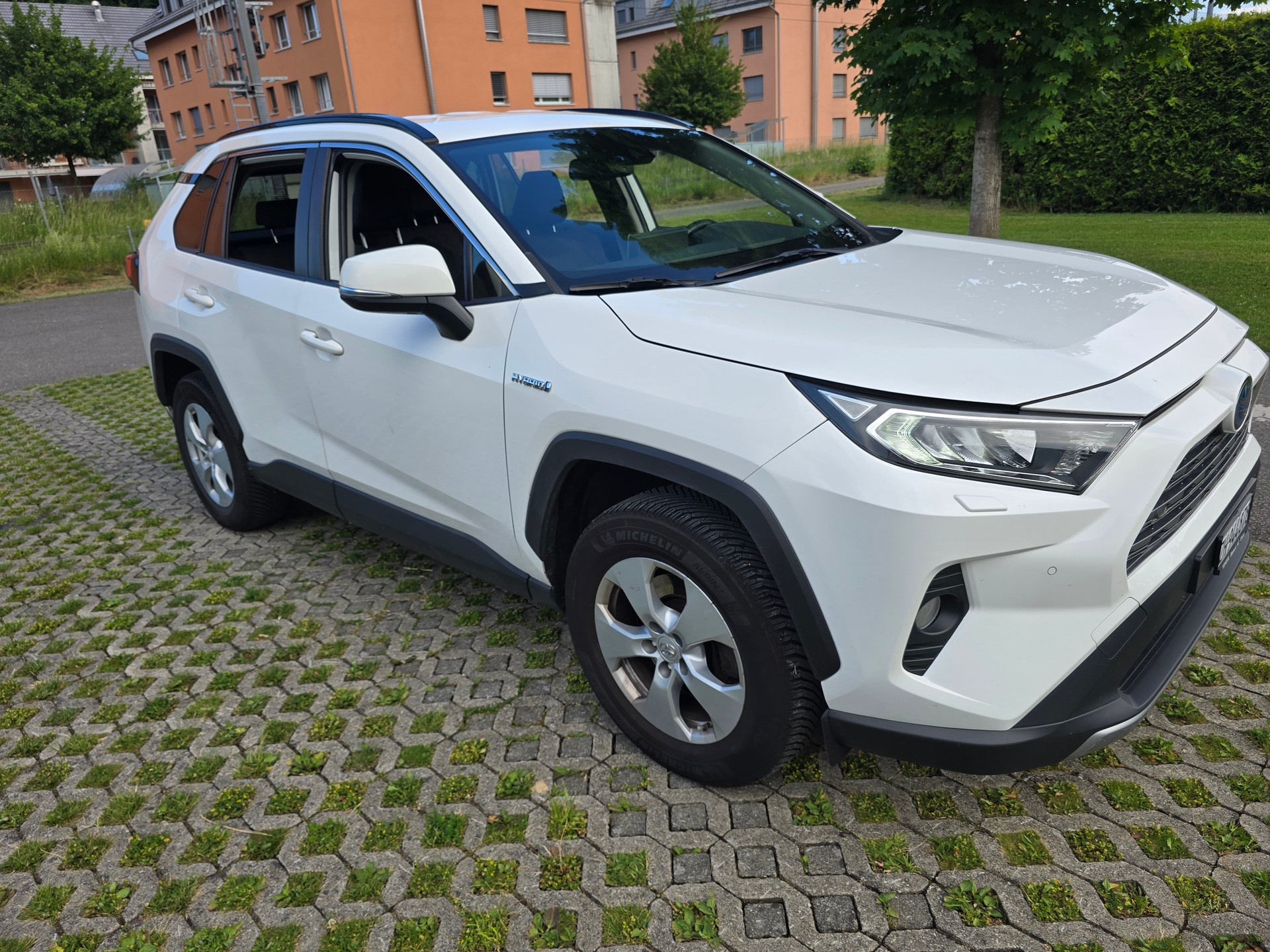 TOYOTA 2.5 HEV Comfort-image-9