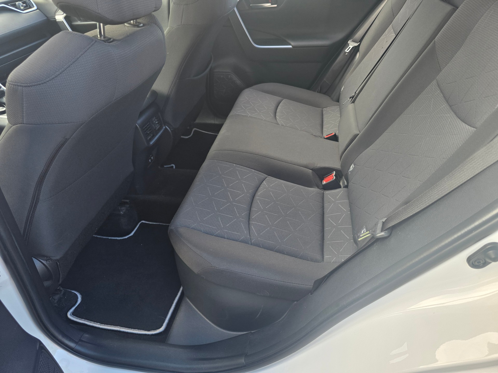 TOYOTA 2.5 HEV Comfort-image-7
