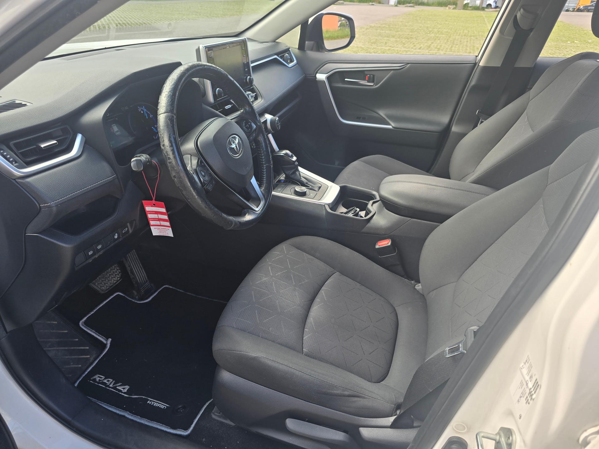 TOYOTA 2.5 HEV Comfort-image-6