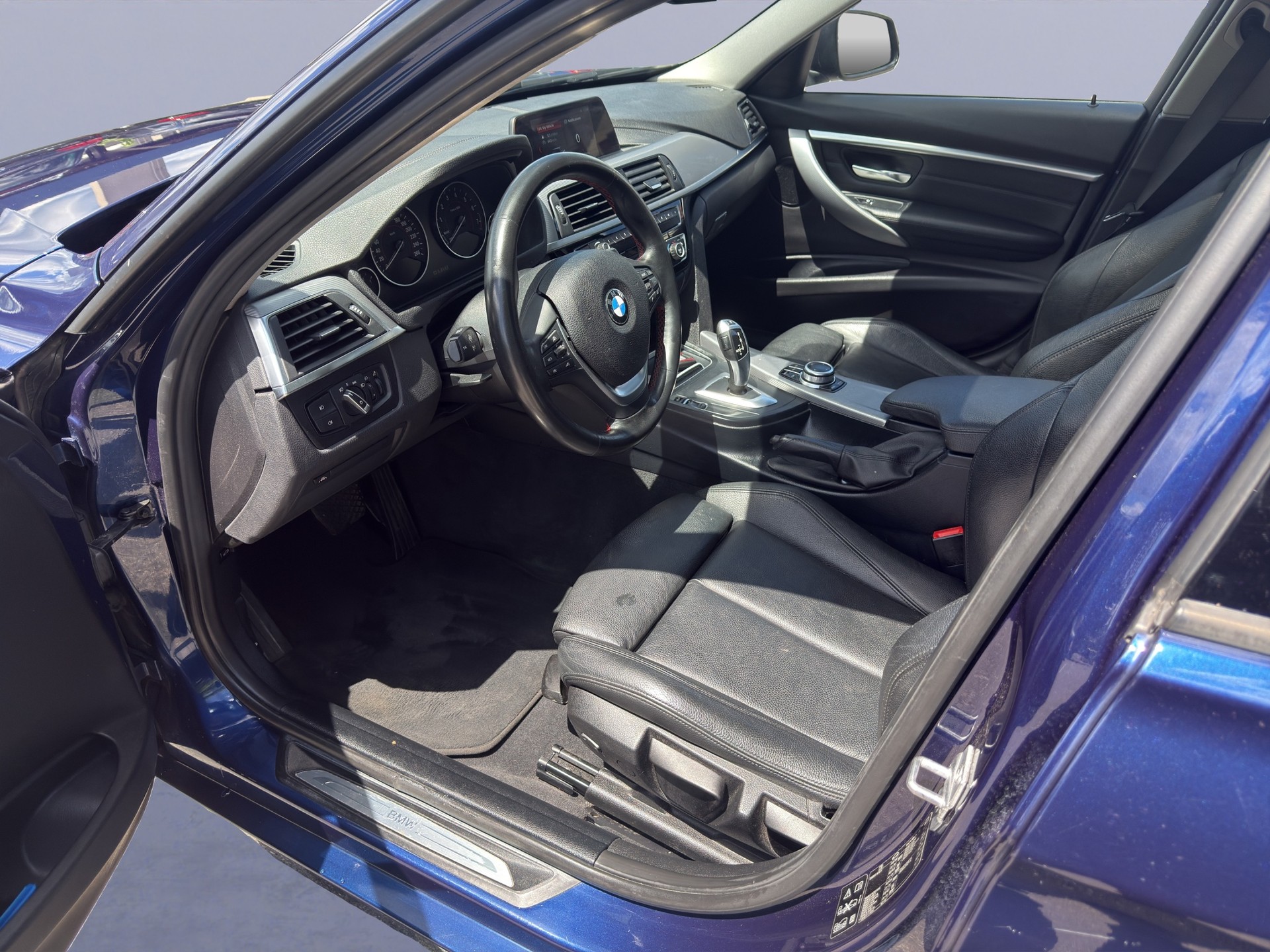 BMW 320i xDrive Touring Sport Line Steptronic-image-12