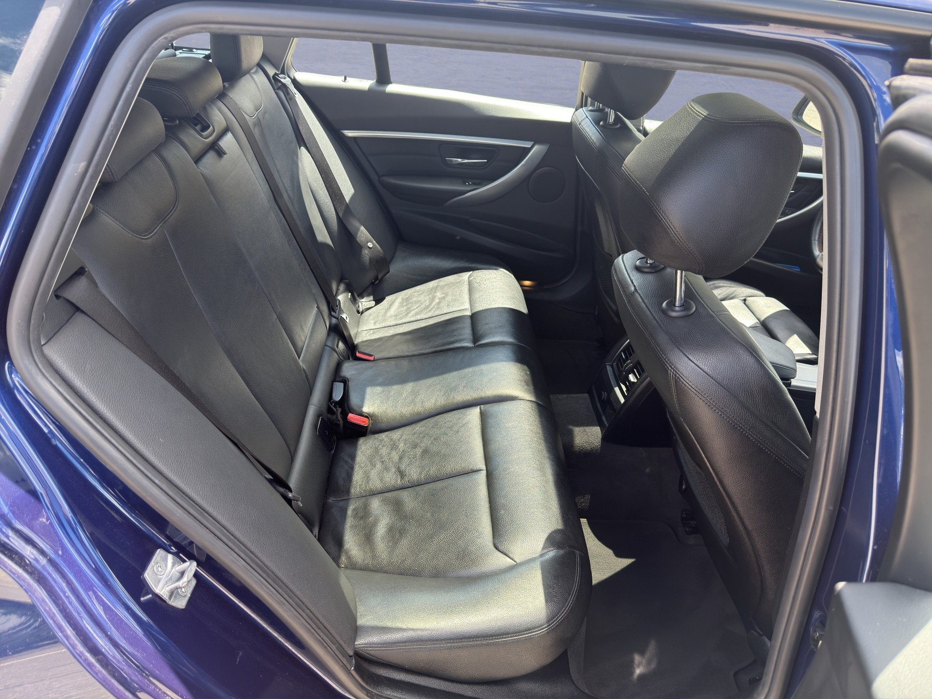 BMW 320i xDrive Touring Sport Line Steptronic-image-10