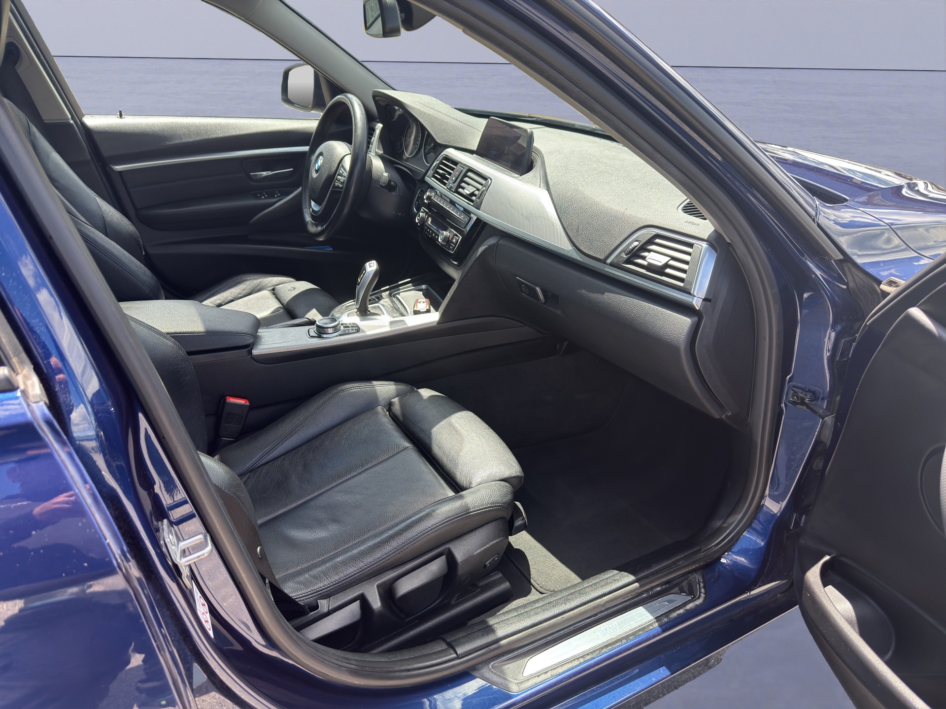 BMW 320i xDrive Touring Sport Line Steptronic-image-9