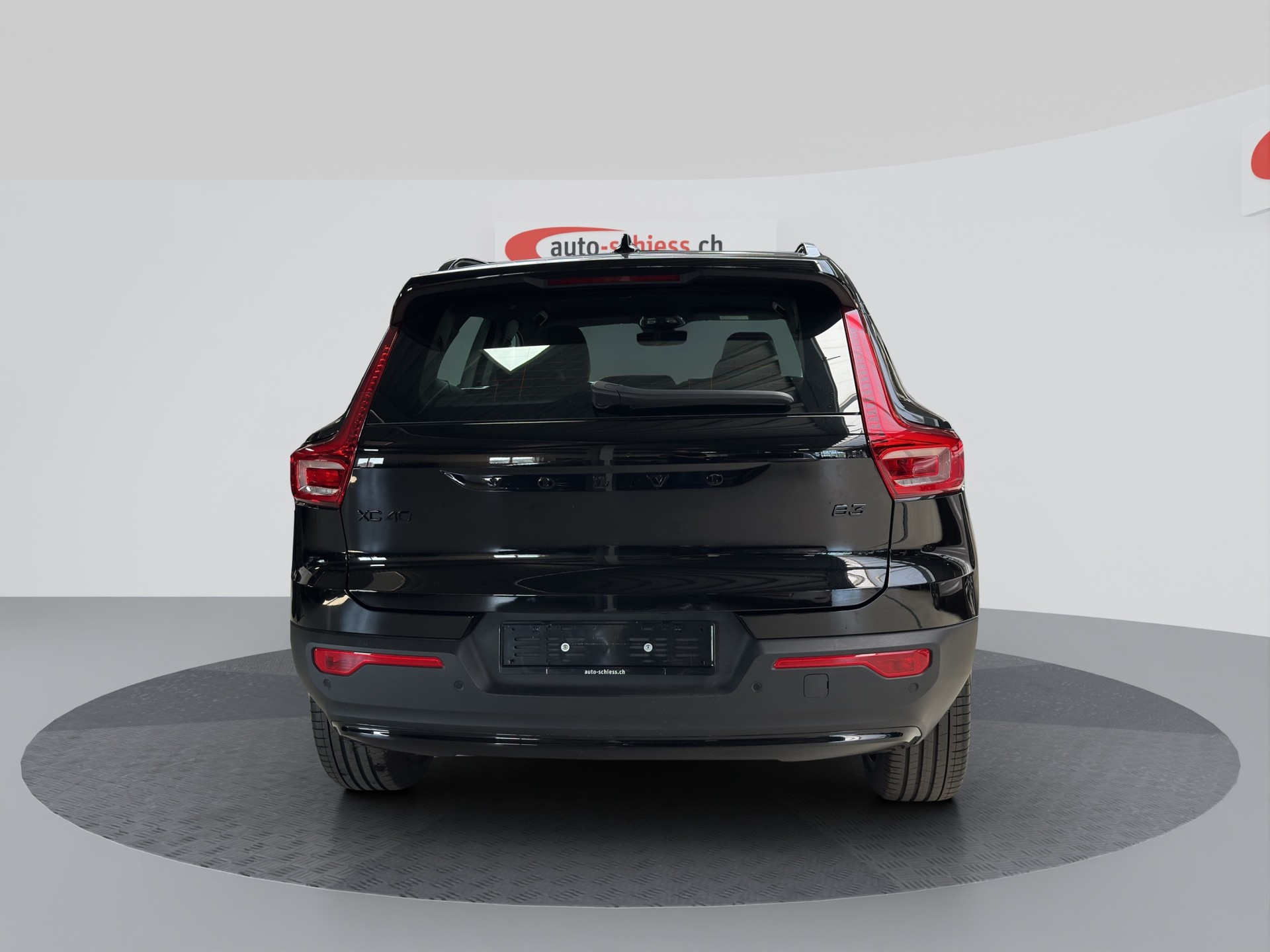 VOLVO XC40 B3 Benzin Mild Hybrid Plus Black Edition-image-3