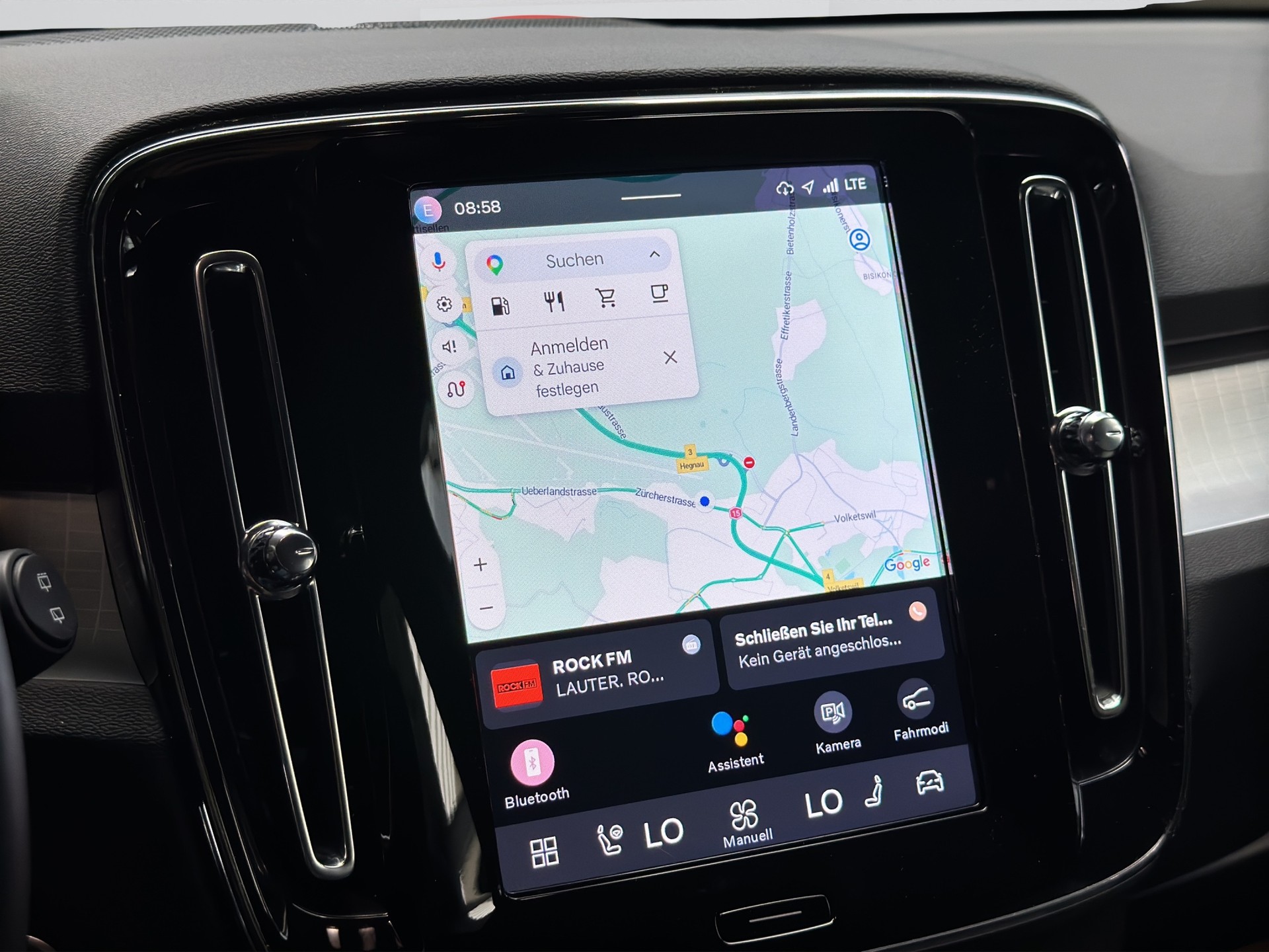 VOLVO XC40 B3 Benzin Mild Hybrid Plus Black Edition-image-12