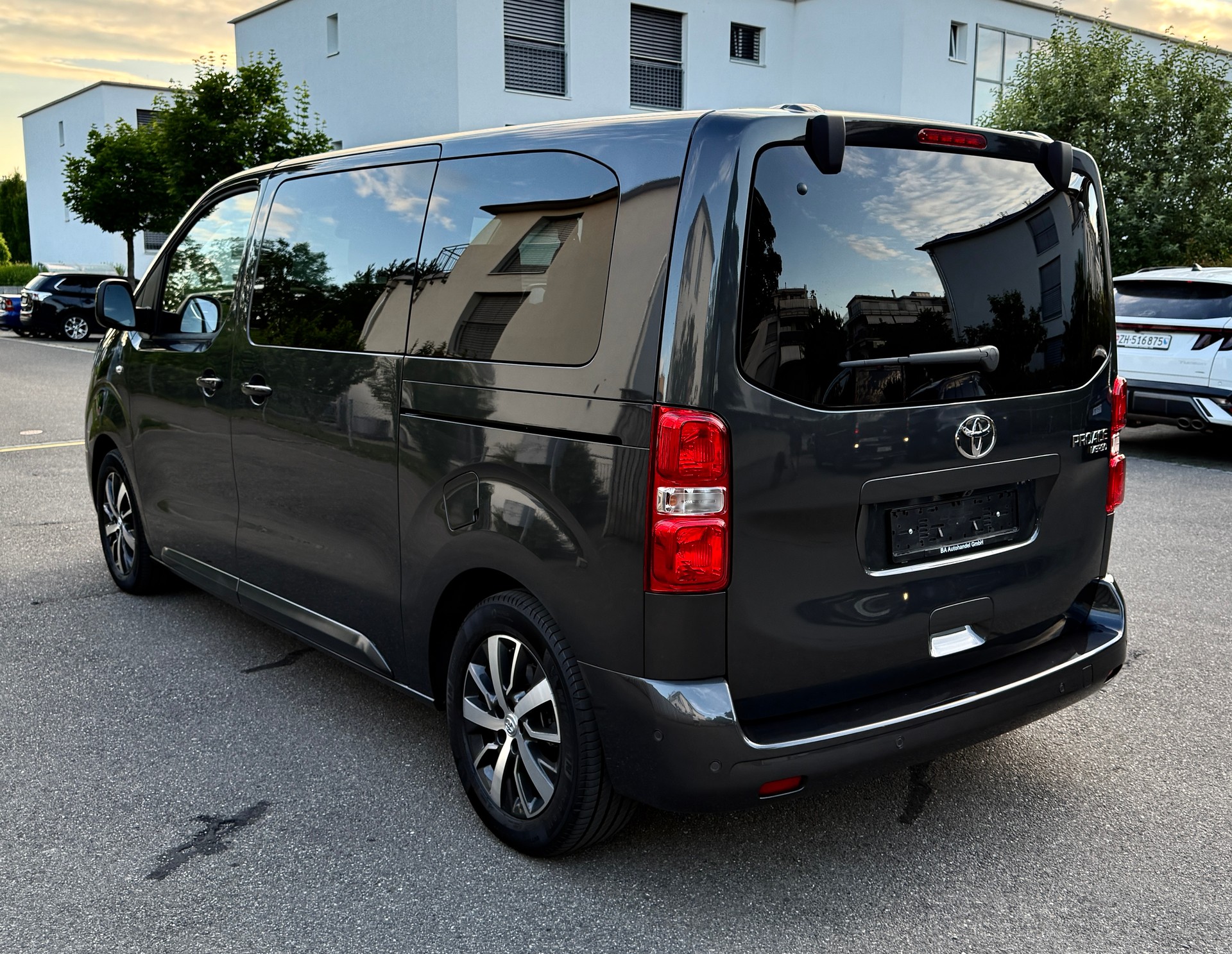 TOYOTA PROACE VERSO L1 2.0 D-4D EXCLUSIVE*8 PLÄTZE*STANDHEIZUNG*PANORAMADACH*VOLLLEDER*-image-3