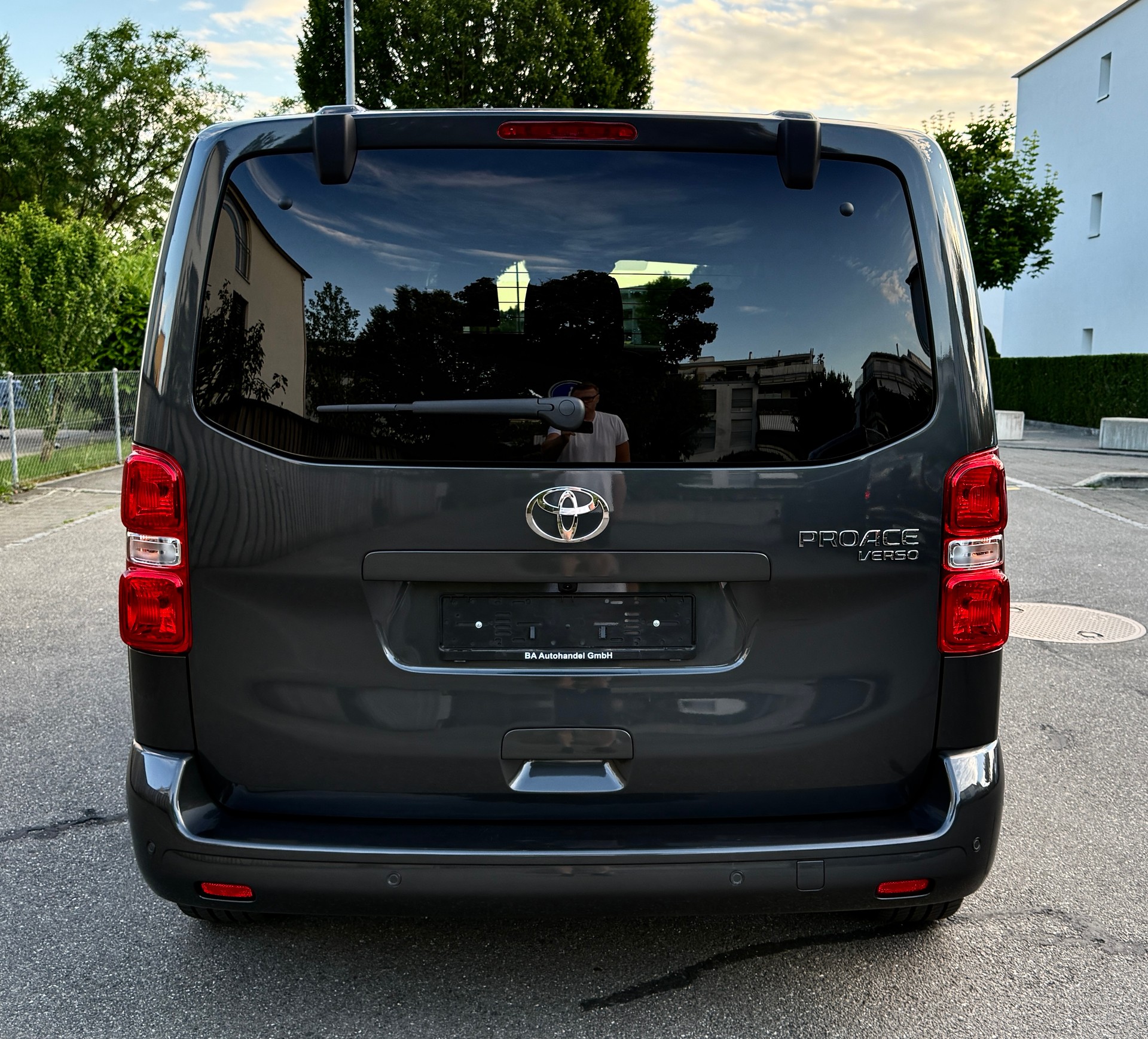 TOYOTA PROACE VERSO L1 2.0 D-4D EXCLUSIVE*8 PLÄTZE*STANDHEIZUNG*PANORAMADACH*VOLLLEDER*-image-4
