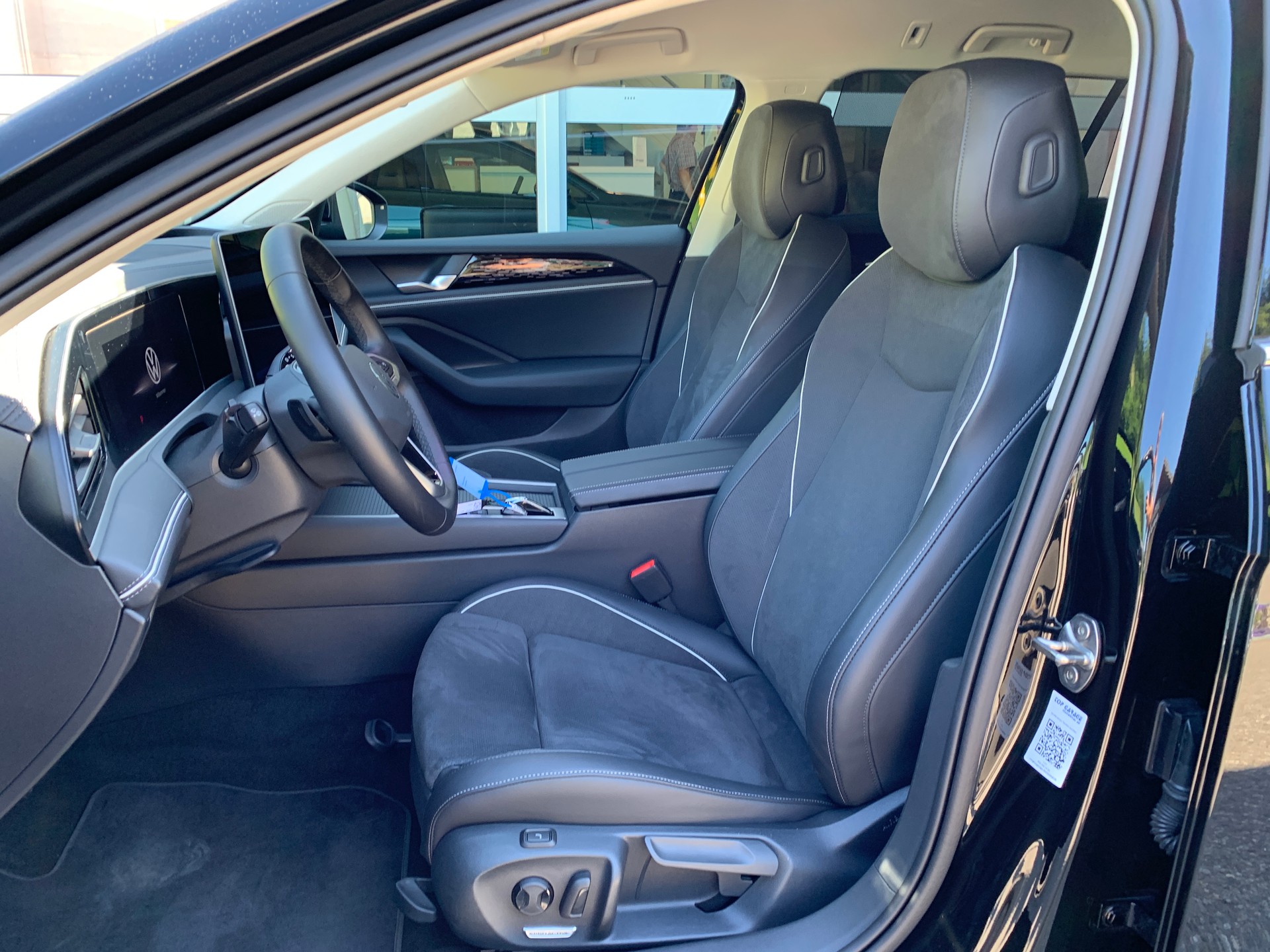 VW Passat Variant 2.0 TDI evo Business 4 Motion DSG-image-8