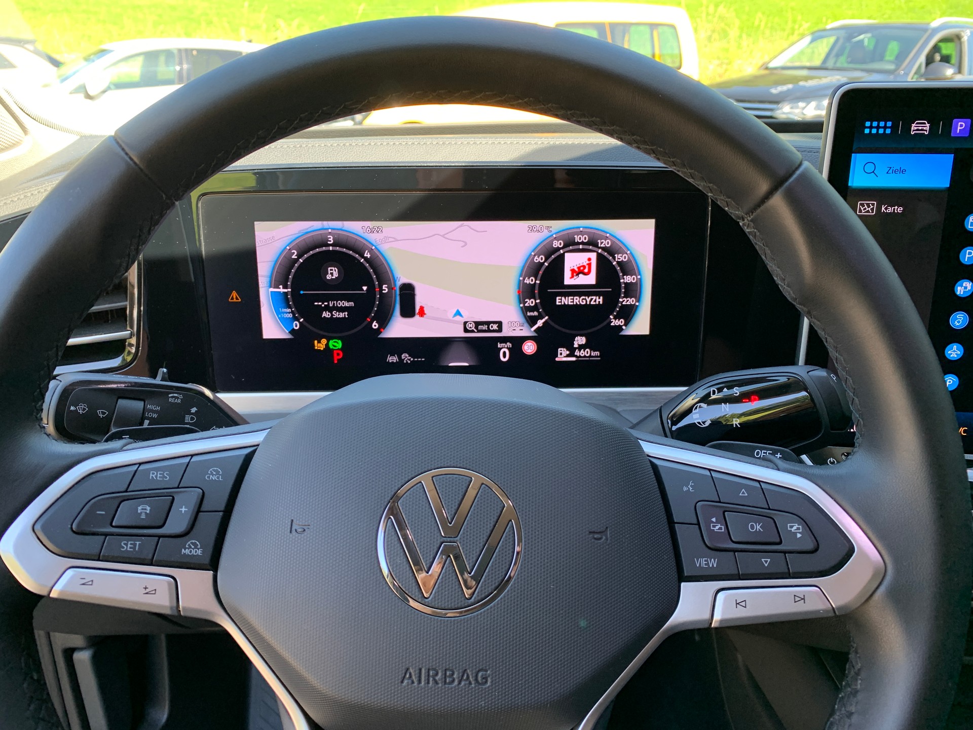 VW Passat Variant 2.0 TDI evo Business 4 Motion DSG-image-11