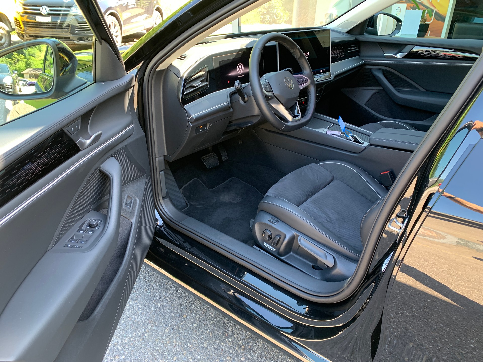 VW Passat Variant 2.0 TDI evo Business 4 Motion DSG-image-7