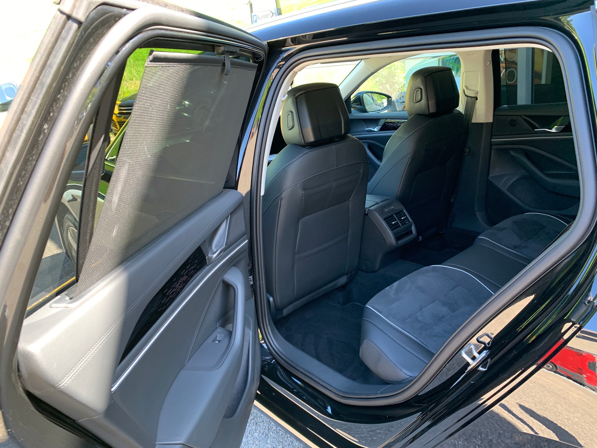VW Passat Variant 2.0 TDI evo Business 4 Motion DSG-image-17
