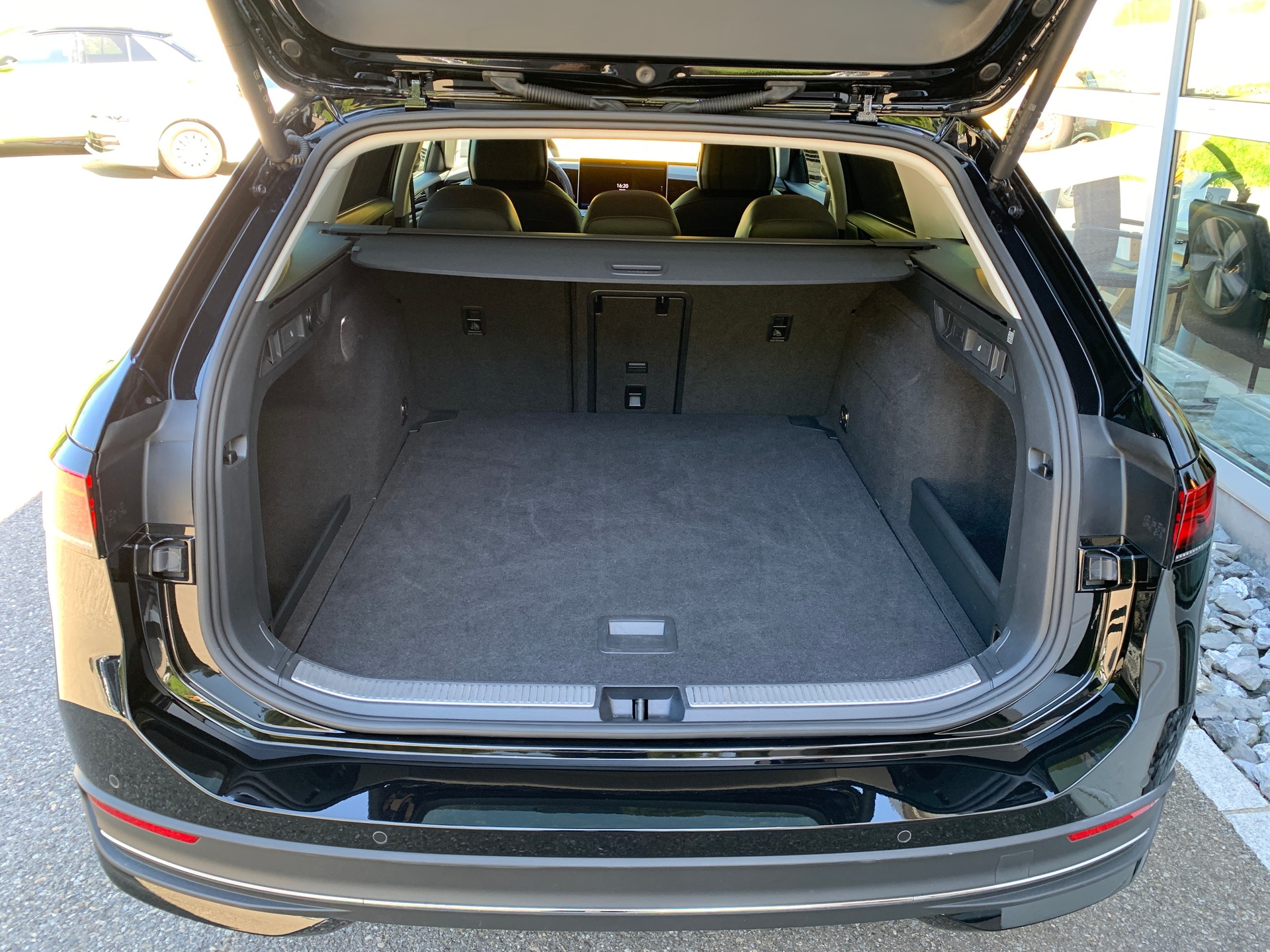 VW Passat Variant 2.0 TDI evo Business 4 Motion DSG-image-19