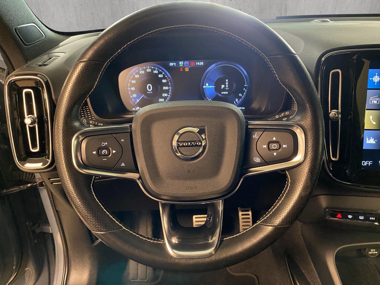 VOLVO XC40 T4 TwE R-Design DCT-image-9