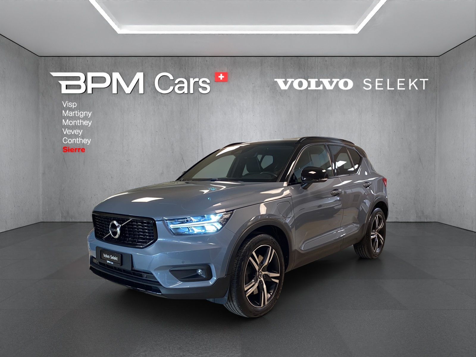 VOLVO XC40 T4 TwE R-Design DCT-image-0