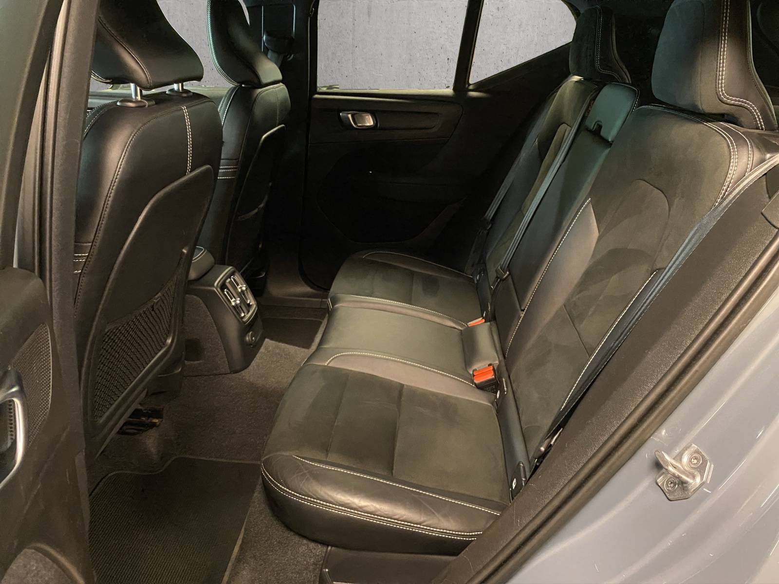 VOLVO XC40 T4 TwE R-Design DCT-image-12