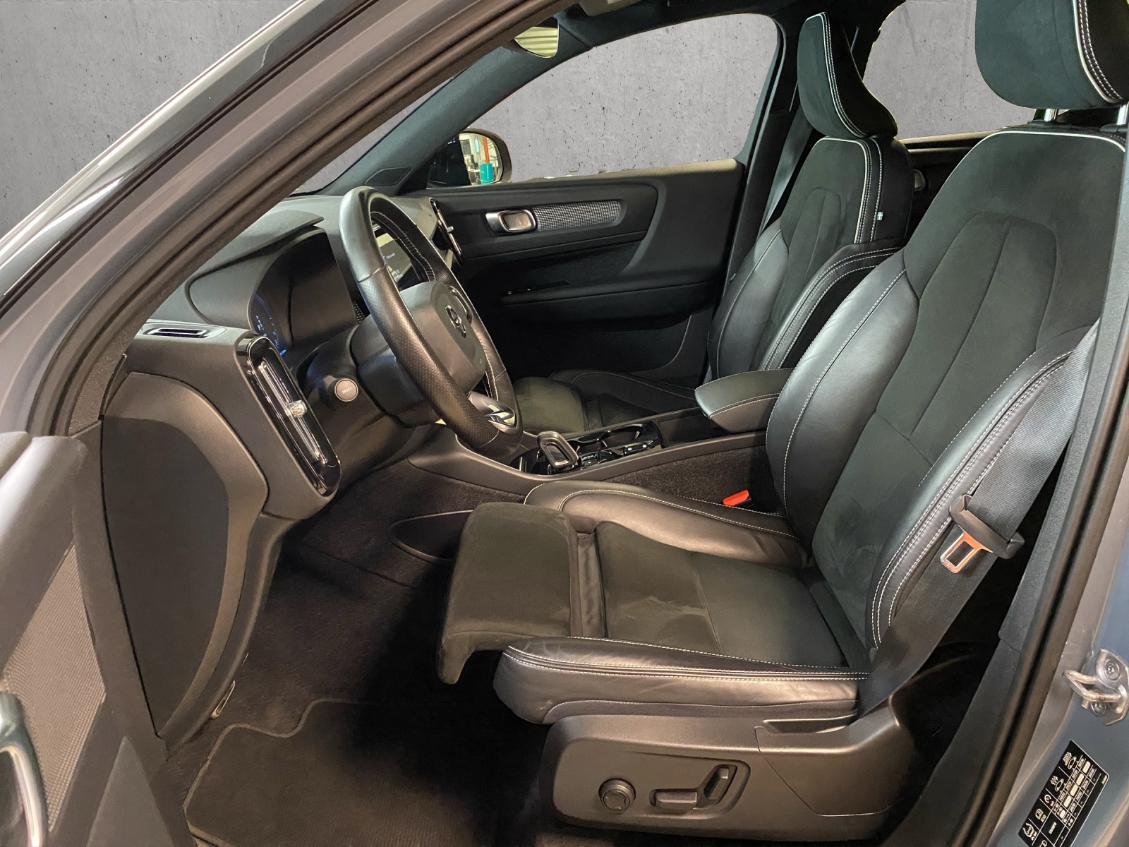 VOLVO XC40 T4 TwE R-Design DCT-image-7