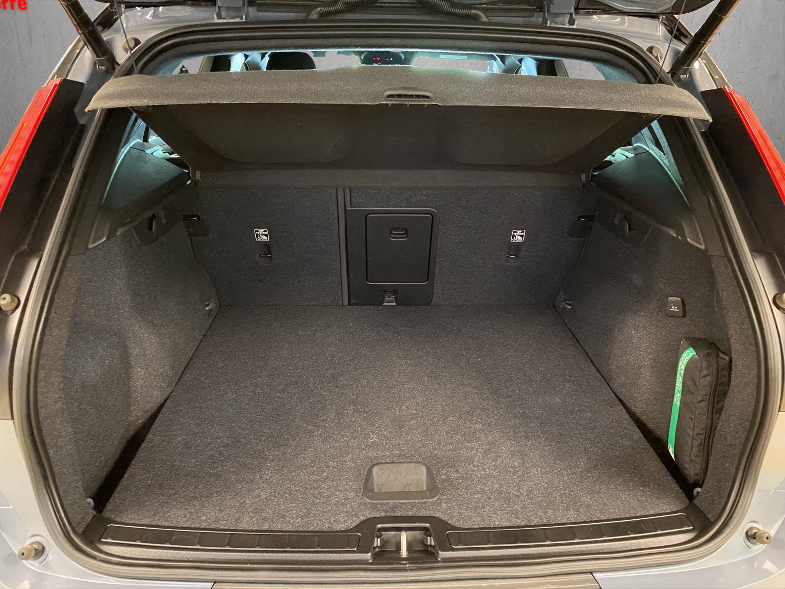 VOLVO XC40 T4 TwE R-Design DCT-image-13