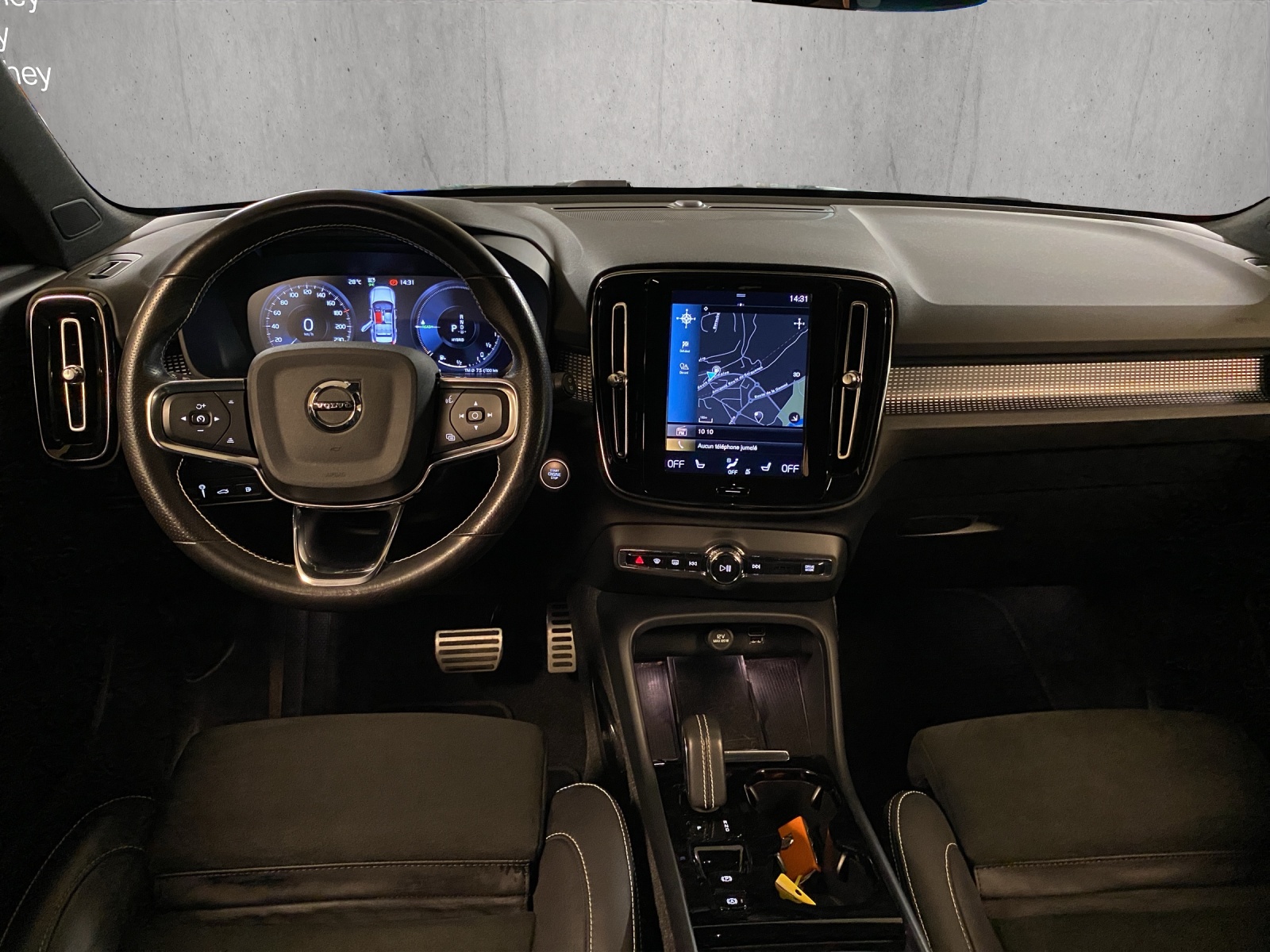 VOLVO XC40 T4 TwE R-Design DCT-image-11