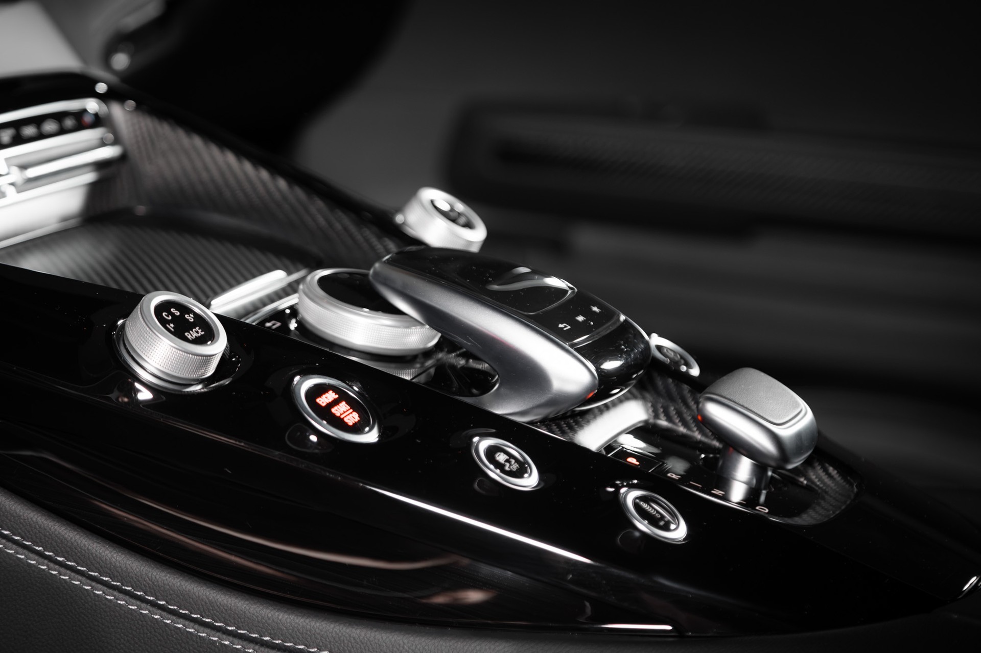 MERCEDES-BENZ AMG GT R Speedshift DCT-image-23