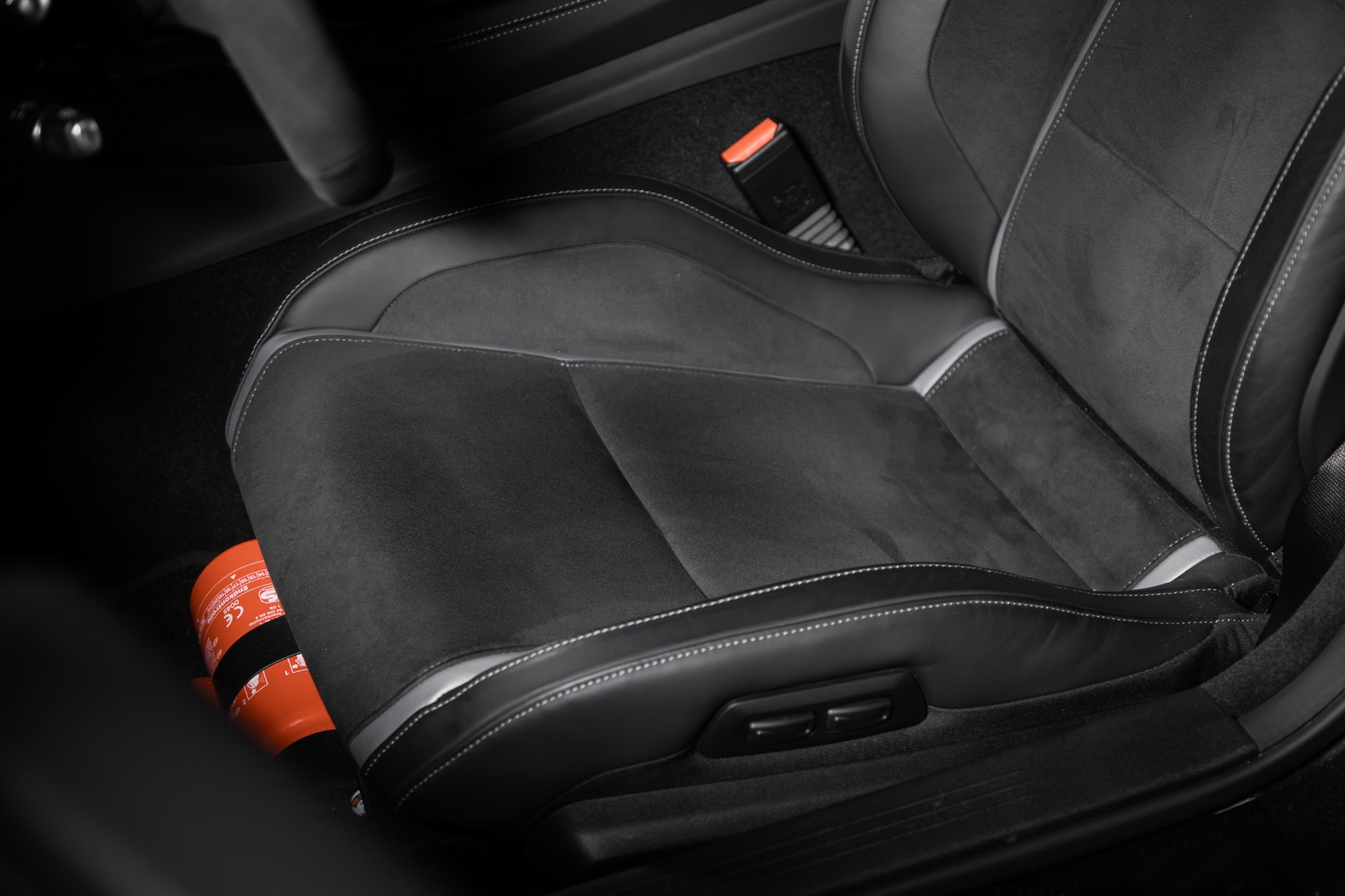 MERCEDES-BENZ AMG GT R Speedshift DCT-image-26