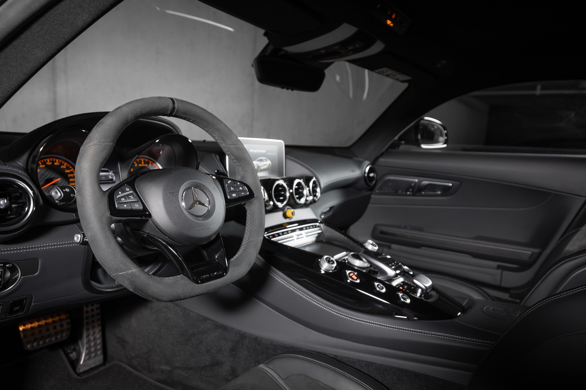 MERCEDES-BENZ AMG GT R Speedshift DCT-image-22