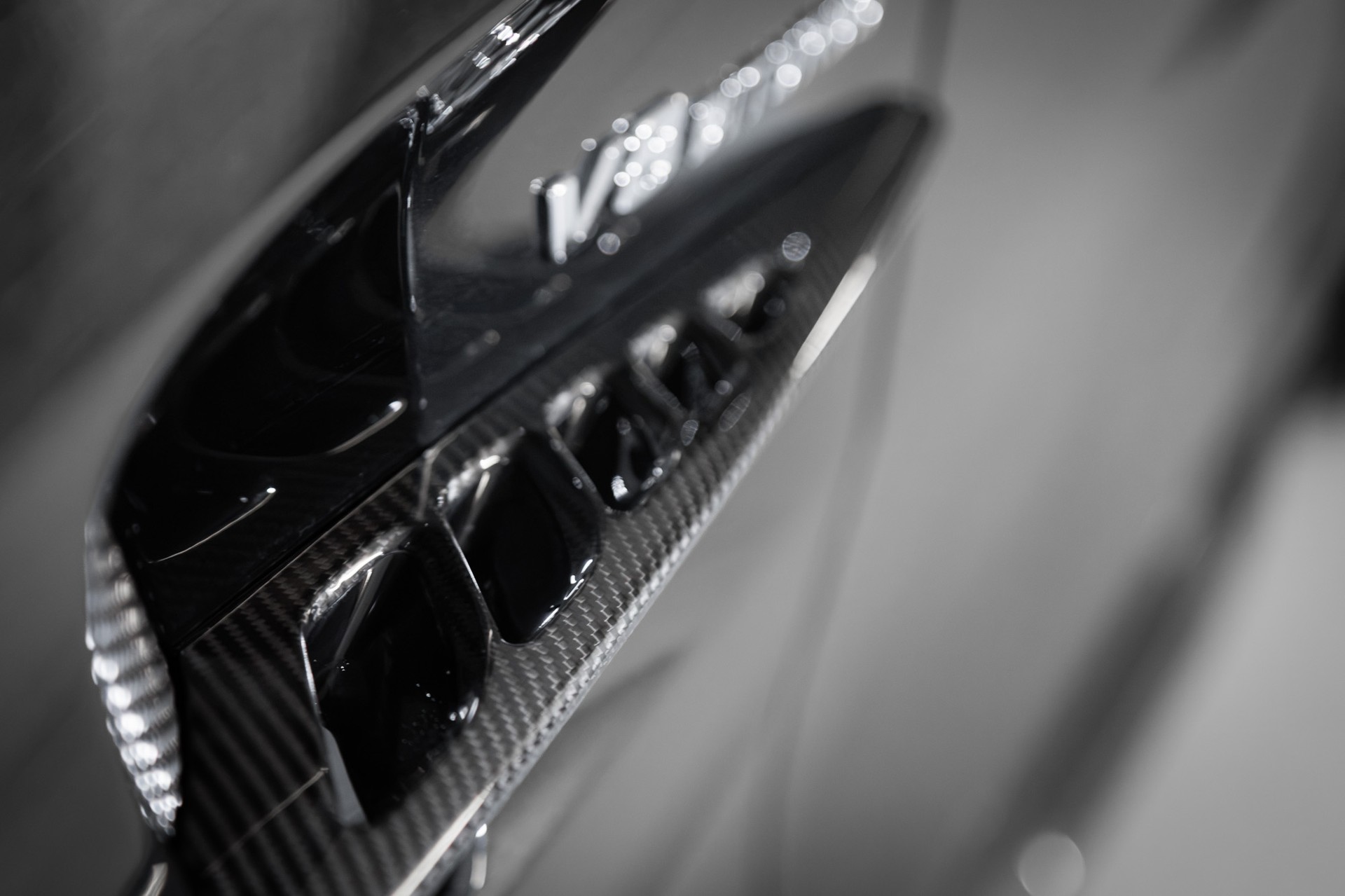 MERCEDES-BENZ AMG GT R Speedshift DCT-image-12