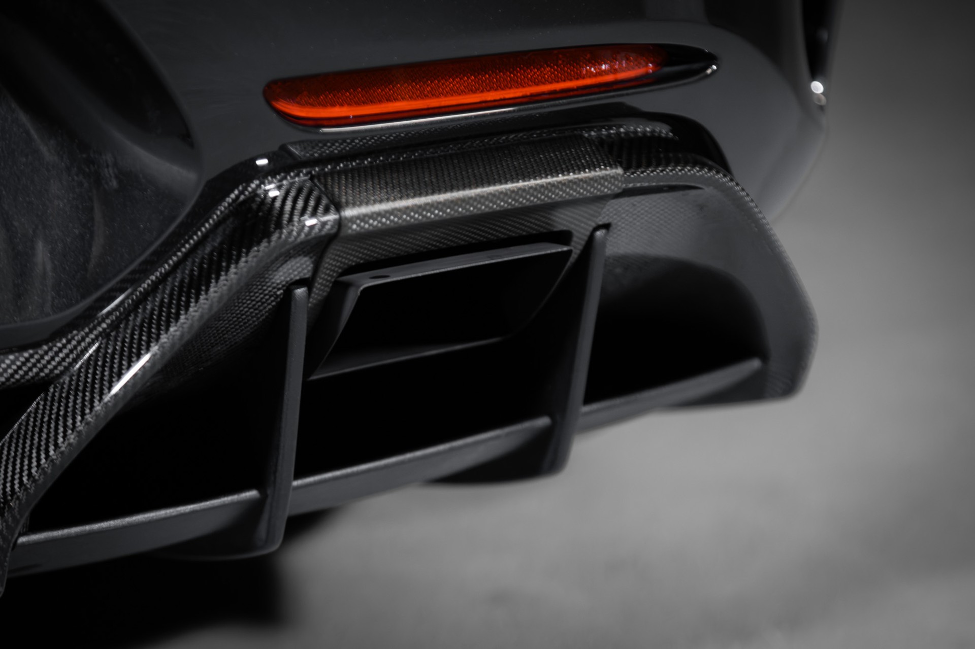 MERCEDES-BENZ AMG GT R Speedshift DCT-image-16