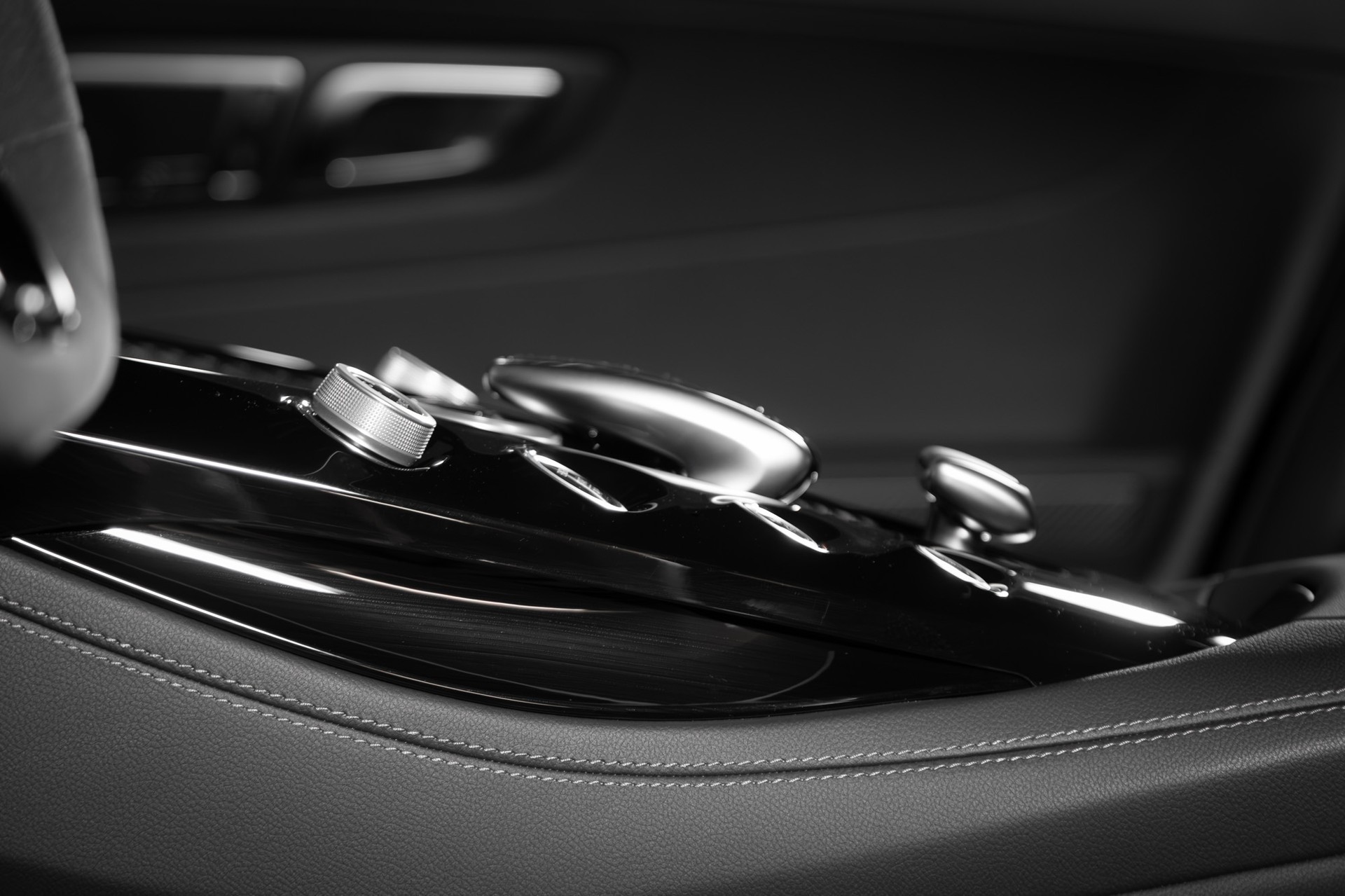 MERCEDES-BENZ AMG GT R Speedshift DCT-image-21