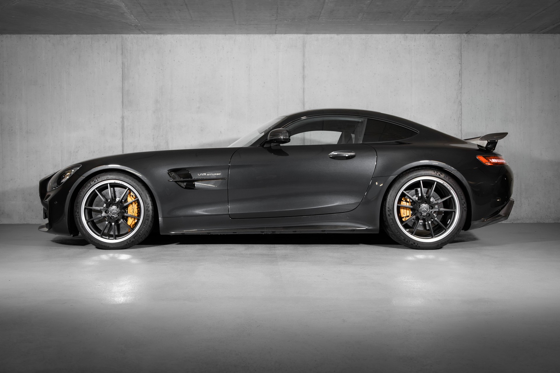 MERCEDES-BENZ AMG GT R Speedshift DCT-image-1