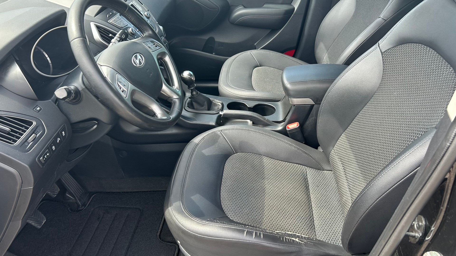 HYUNDAI iX 35 1.7 CRDi Style 2WD-image-2