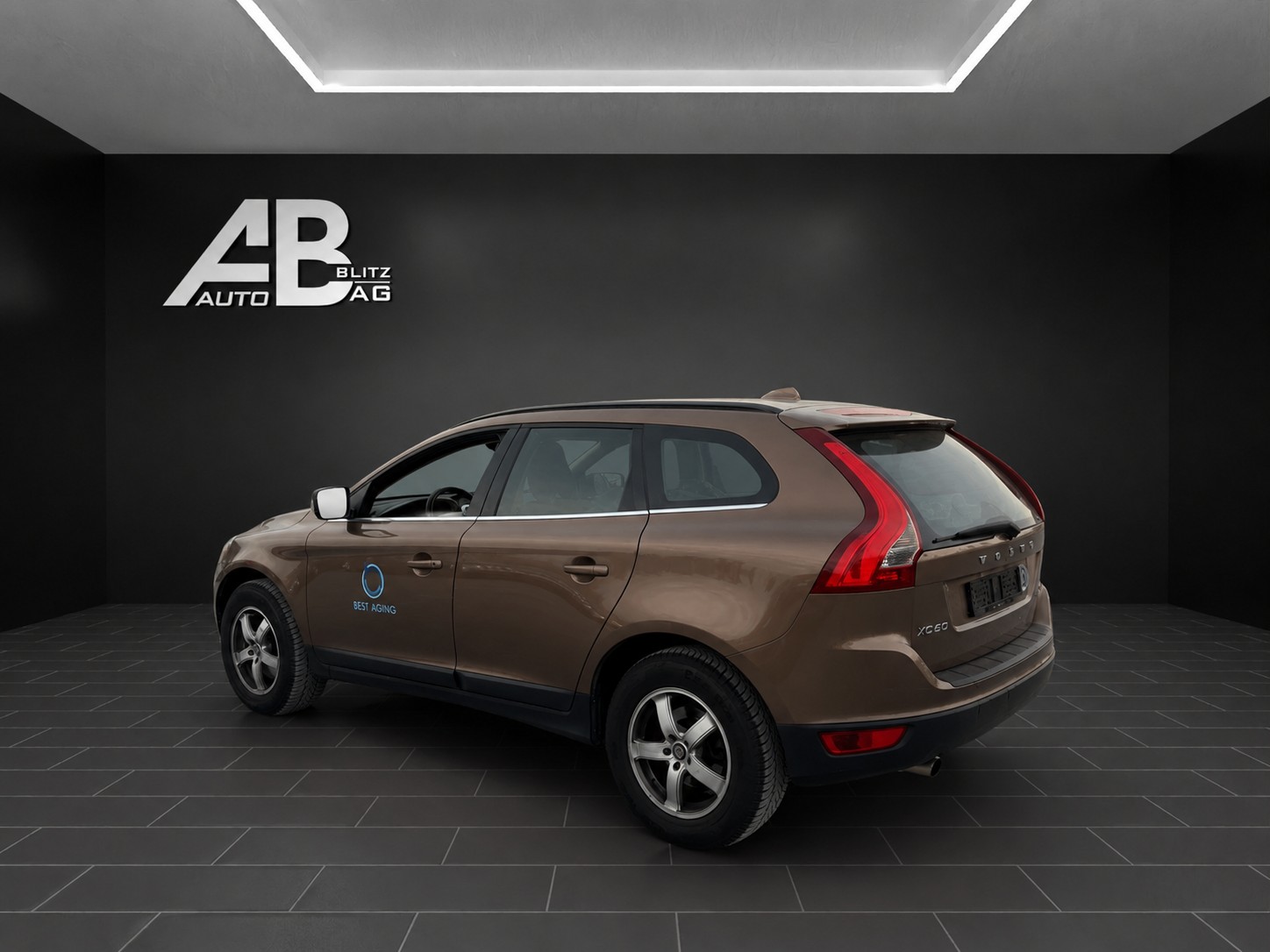 VOLVO XC60 2.4D Momentum-showroom-element-2