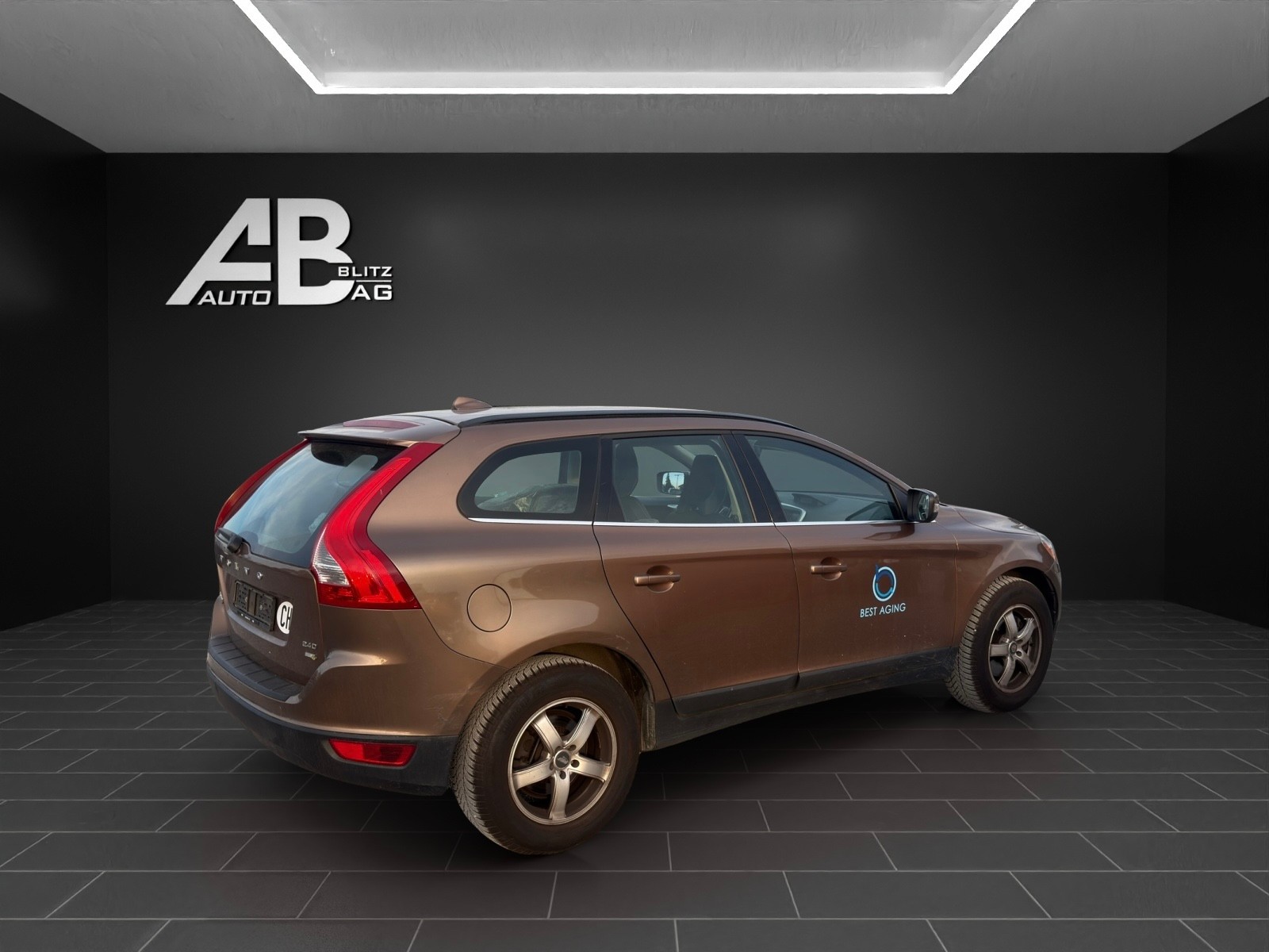 VOLVO XC60 2.4D Momentum-image-4
