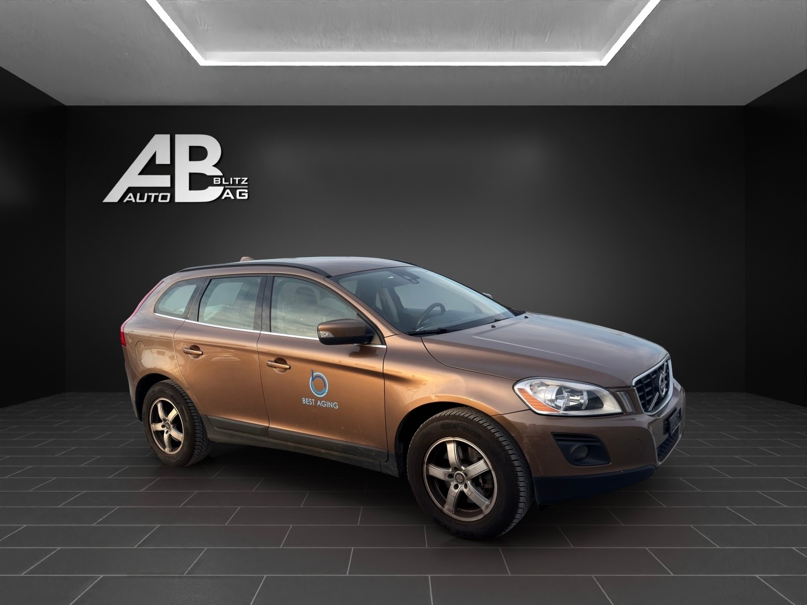 VOLVO XC60 2.4D Momentum-image-5