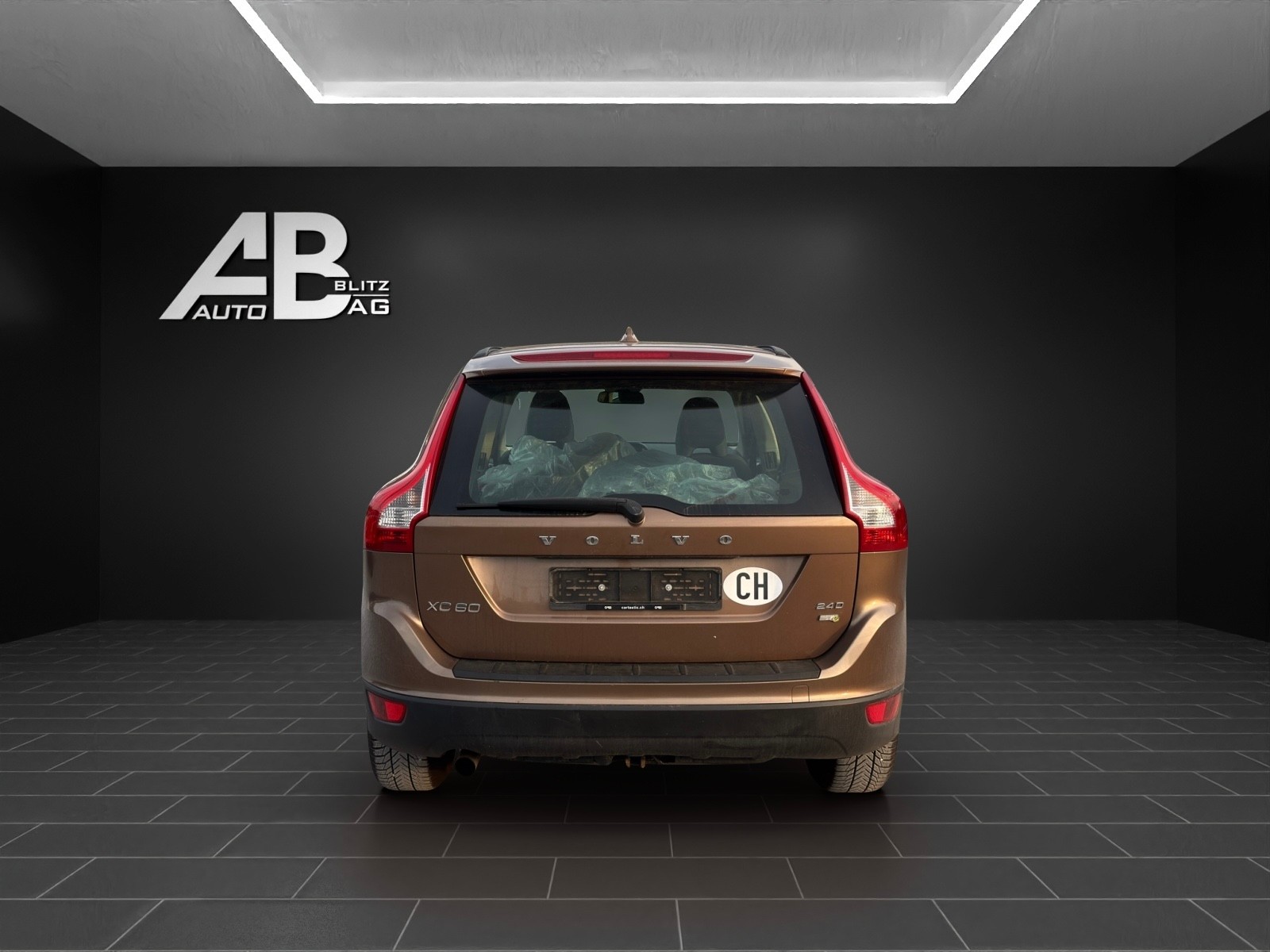 VOLVO XC60 2.4D Momentum-image-3