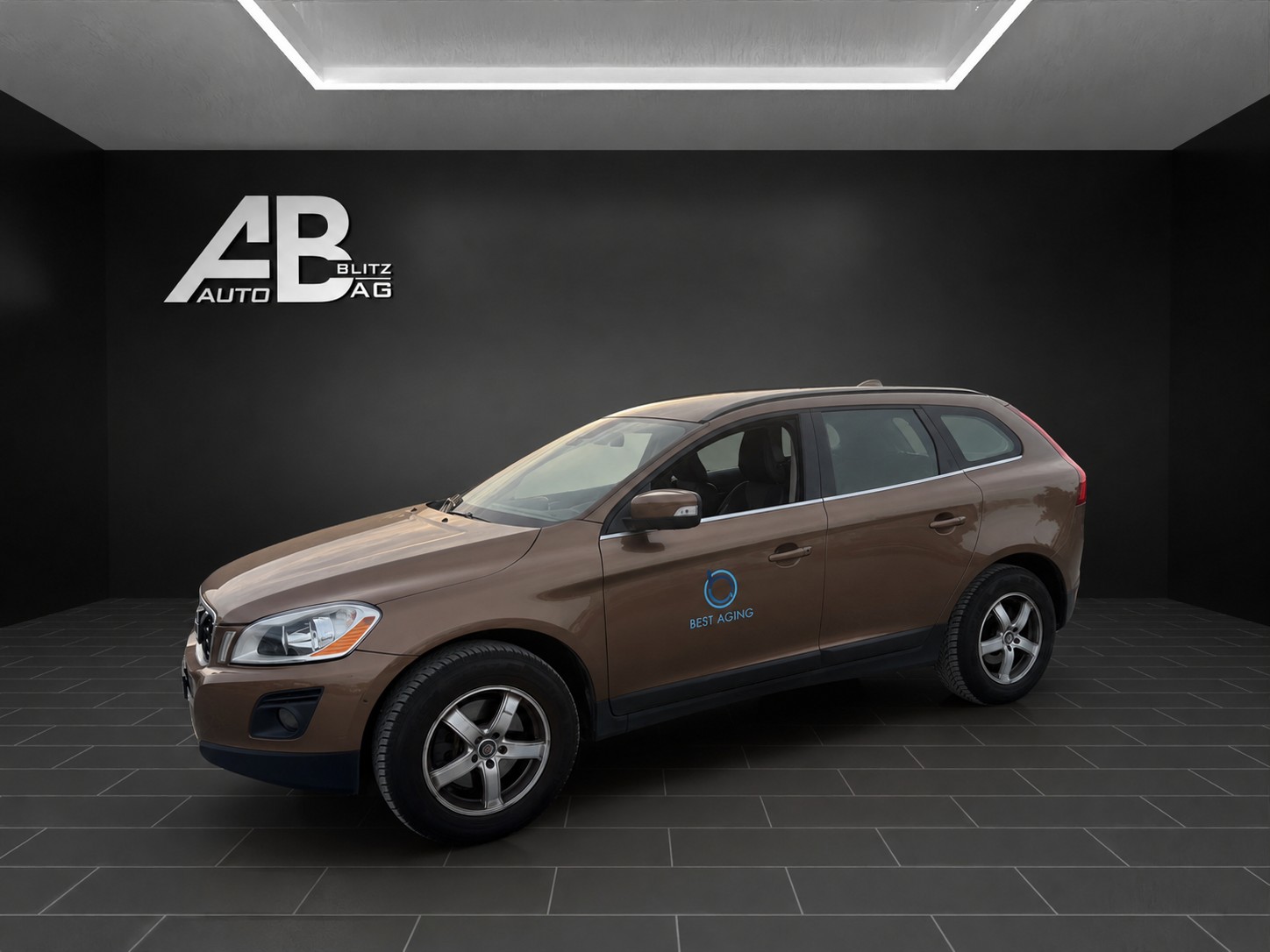 VOLVO XC60 2.4D Momentum-showroom-element-1