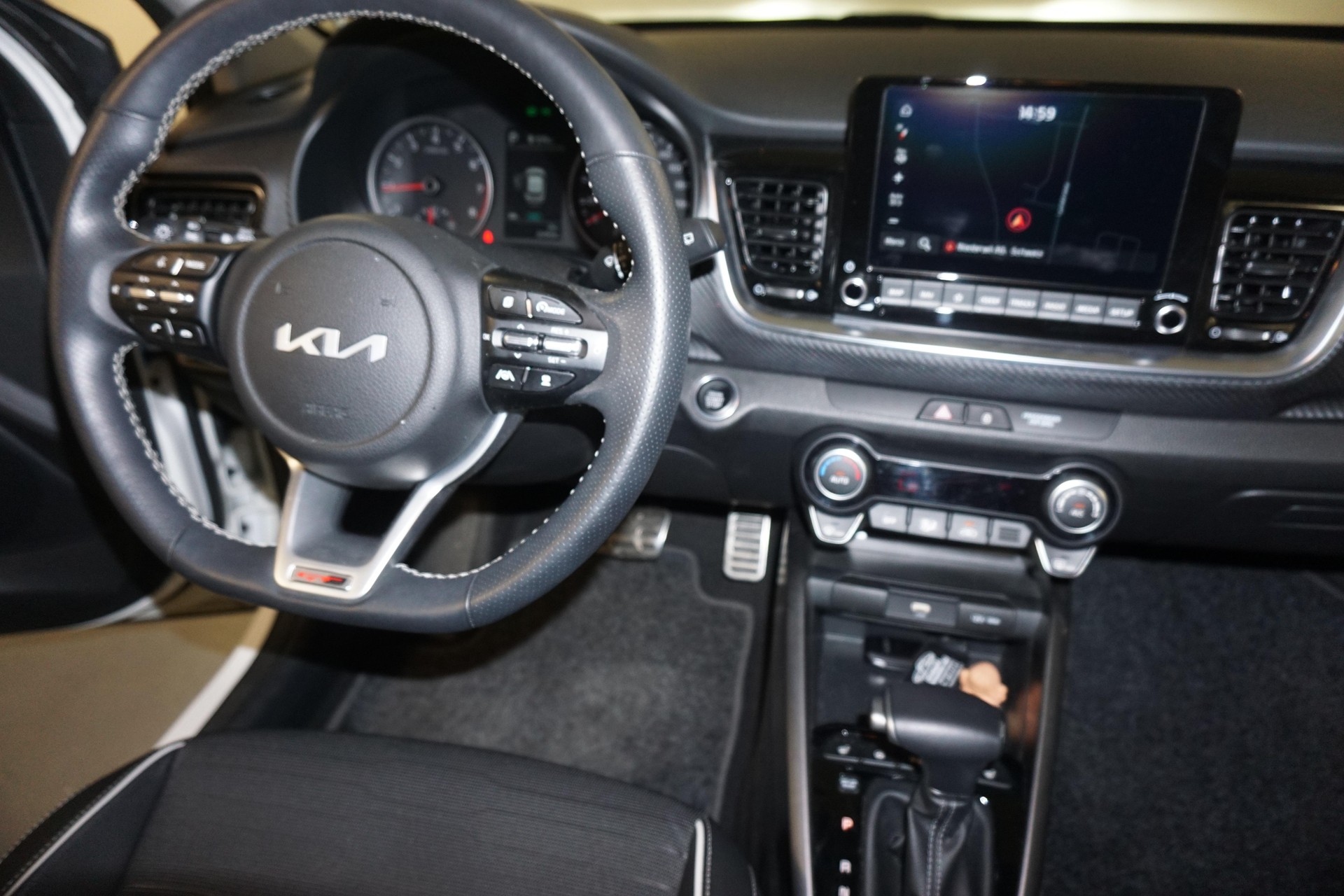 KIA Stonic 1.0 T-GDi MHEV GT-Line-image-8