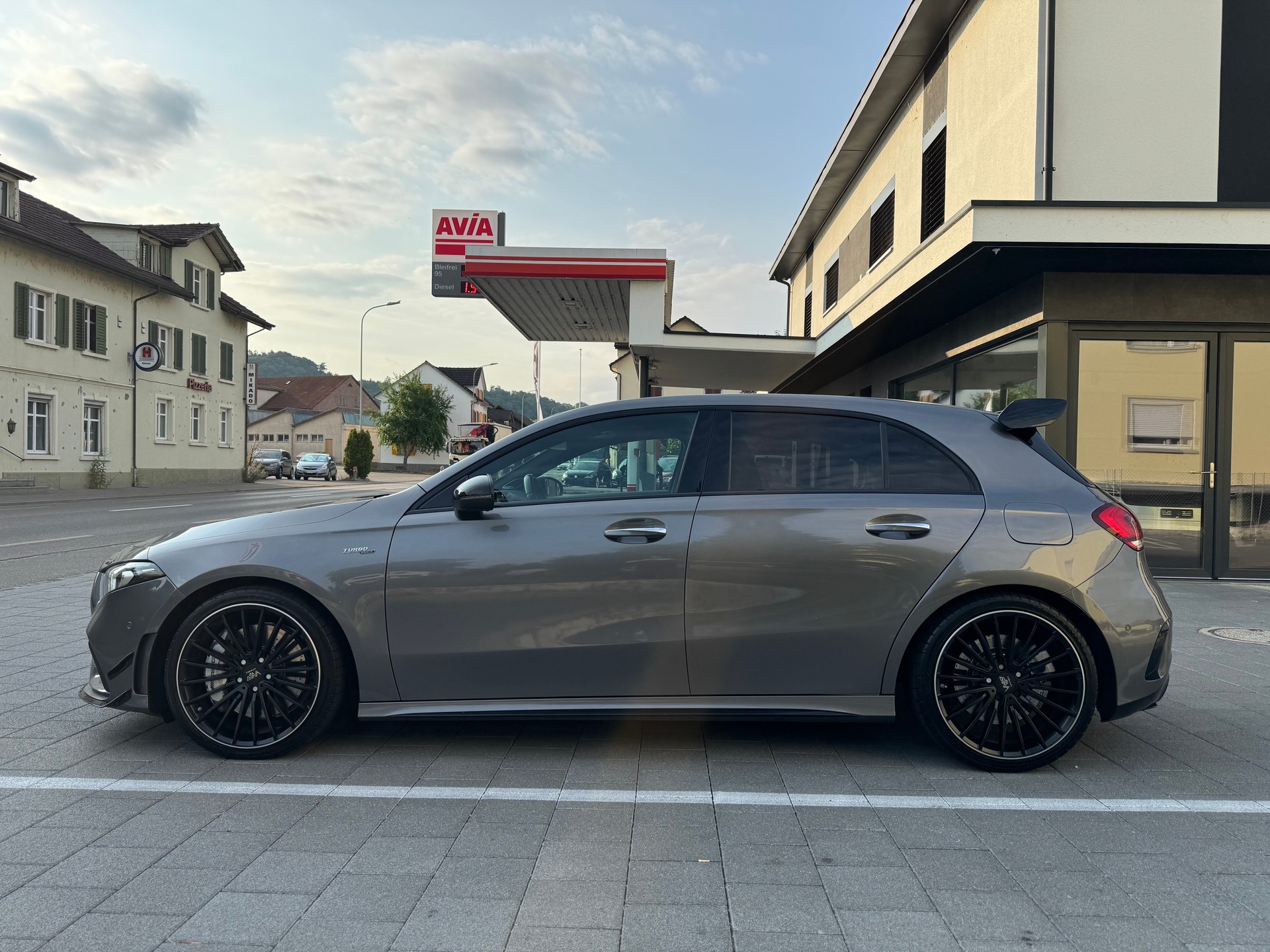MERCEDES-BENZ A 35 AMG 4Matic Speedshift-image-1