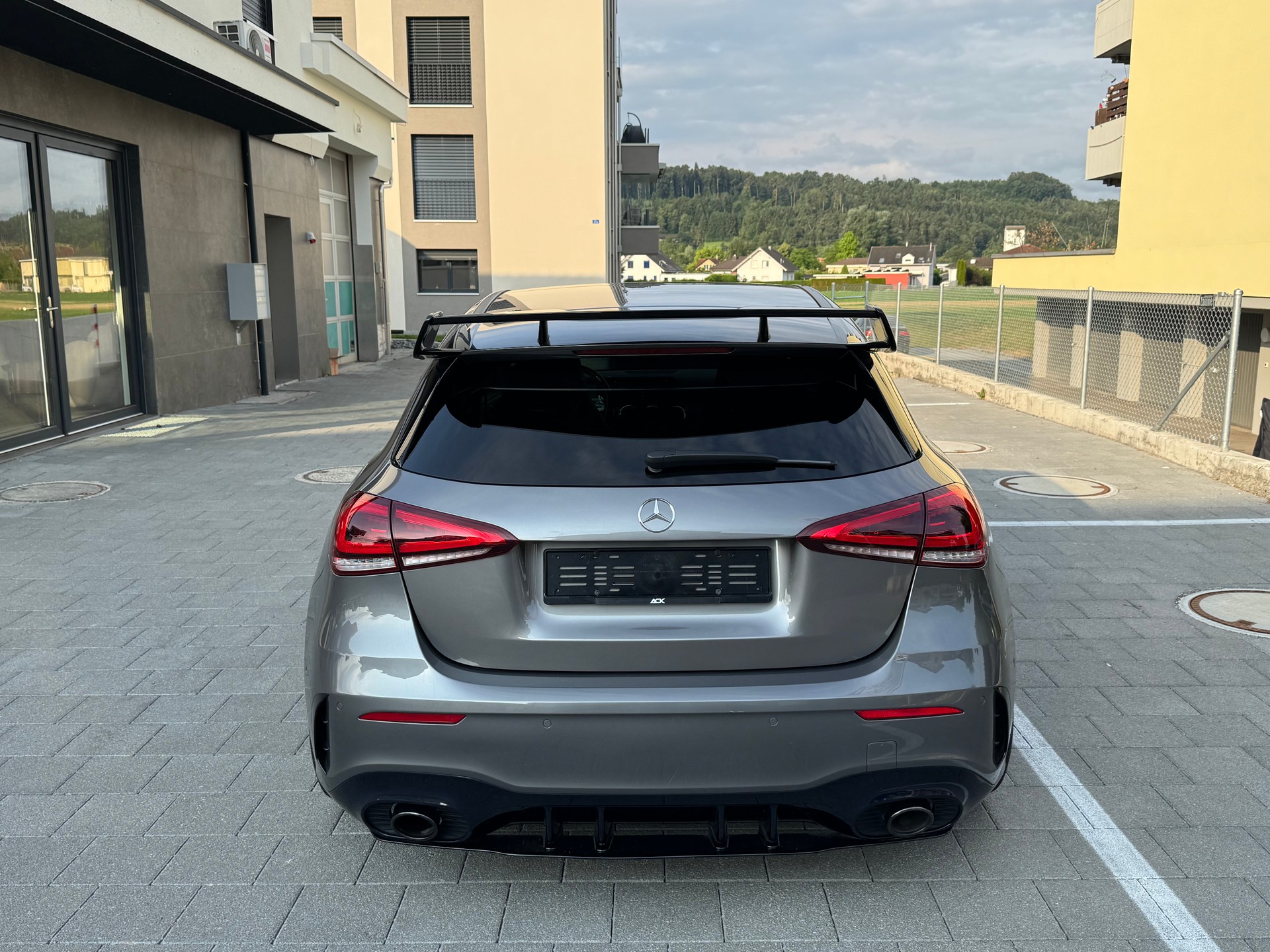 MERCEDES-BENZ A 35 AMG 4Matic Speedshift-image-3