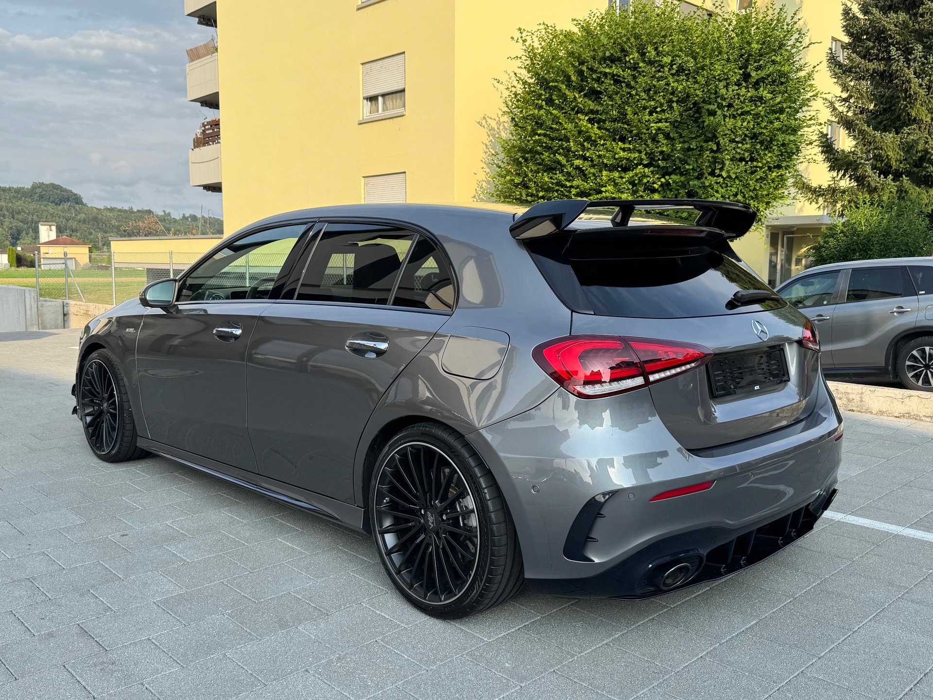 MERCEDES-BENZ A 35 AMG 4Matic Speedshift-image-2