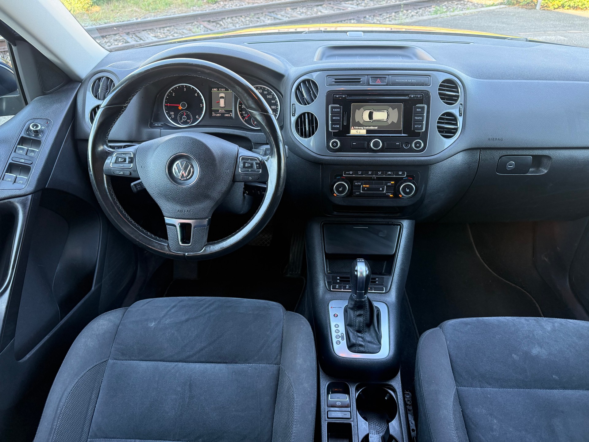 VW Tiguan 2.0 TDI BMT Design 4Motion DSG-image-9