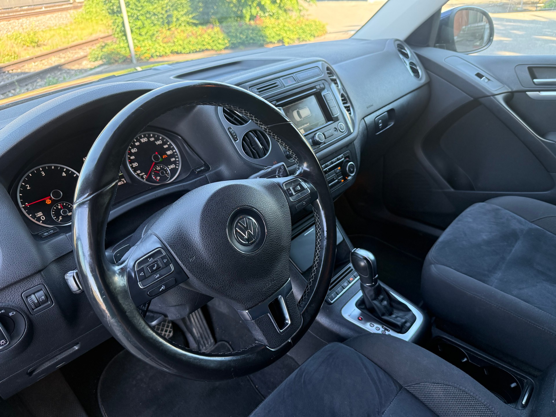 VW Tiguan 2.0 TDI BMT Design 4Motion DSG-image-7