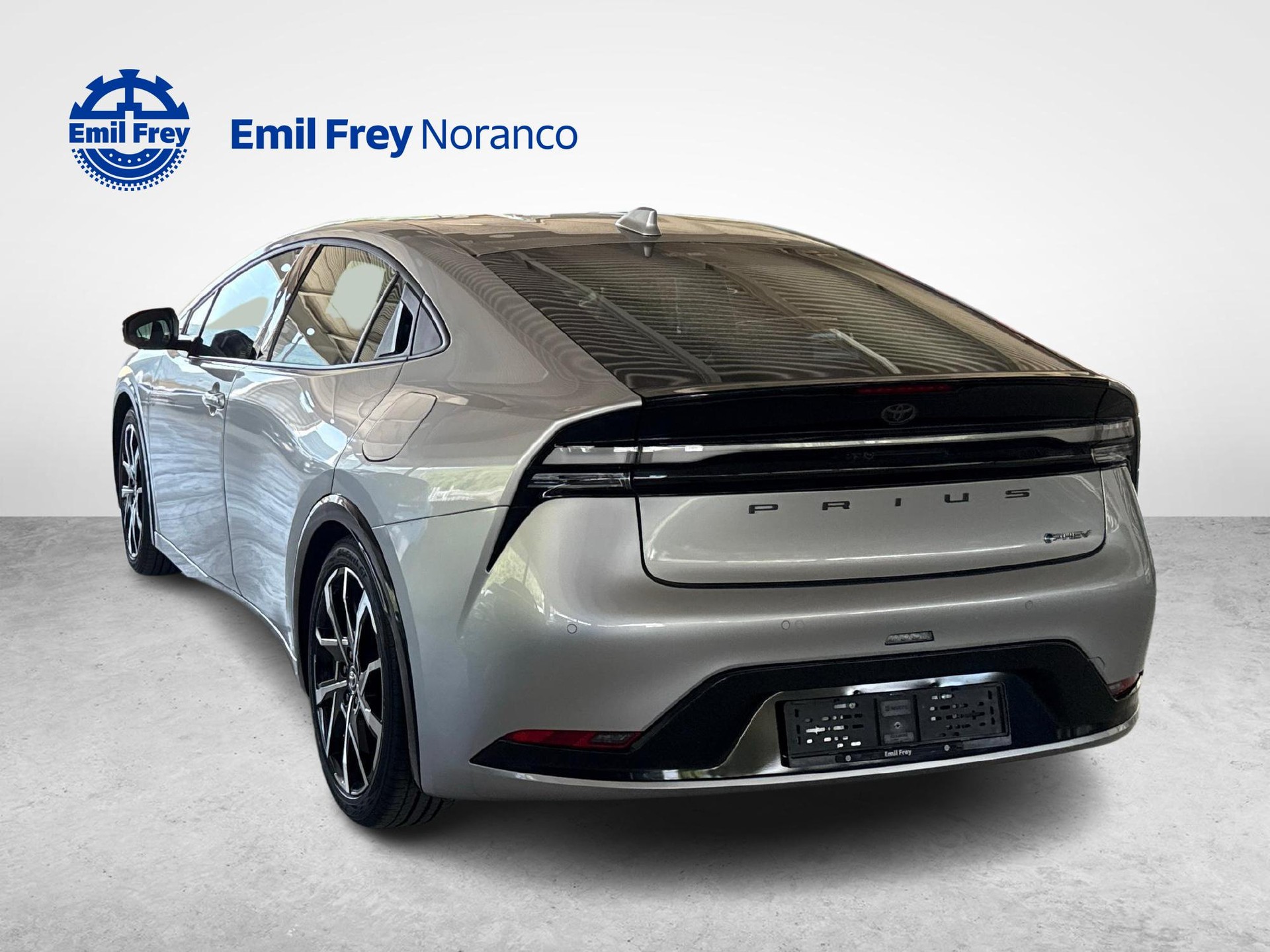 TOYOTA Prius 2.0 Plug-In-Hybrid Style-image-2