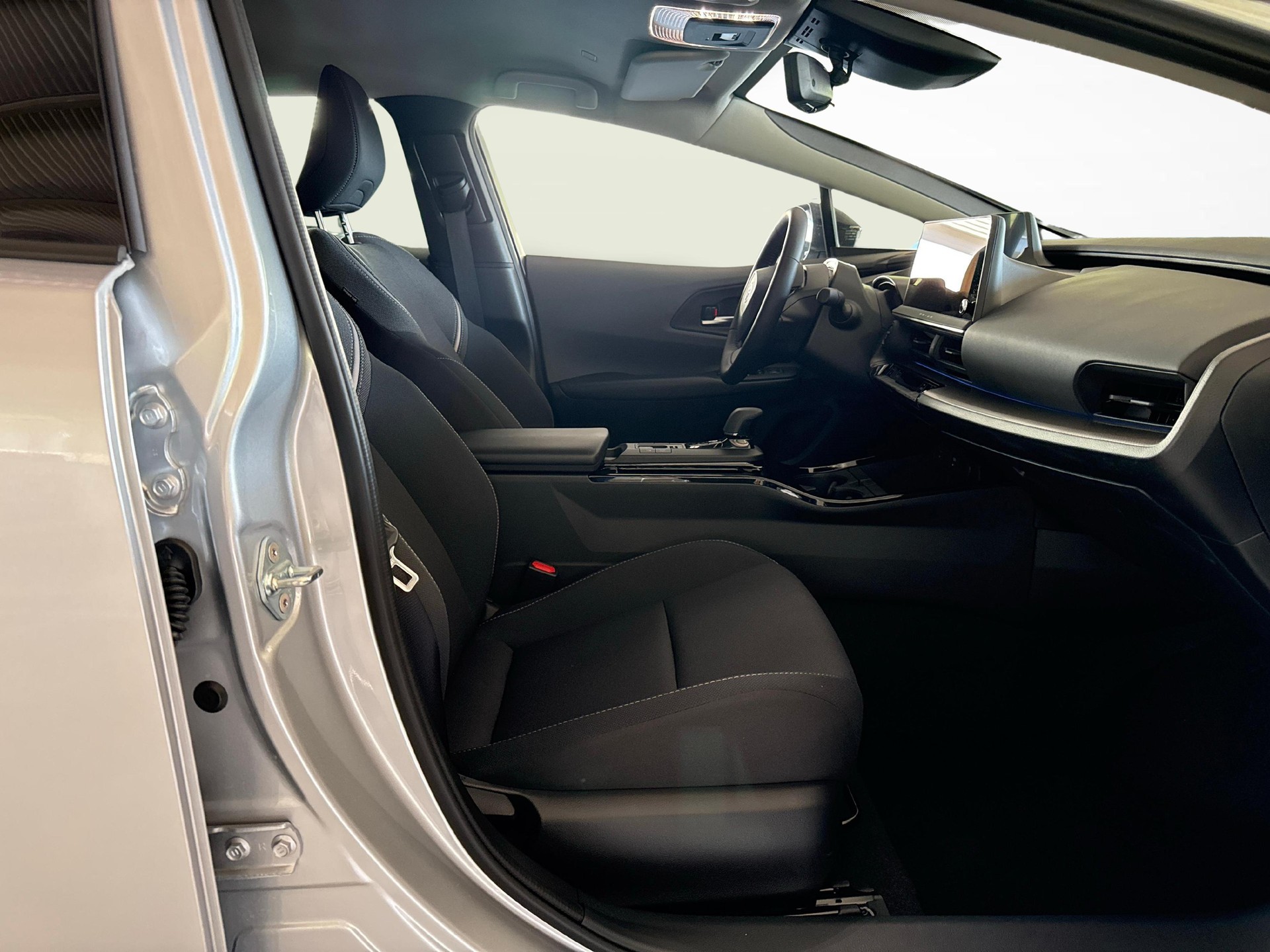 TOYOTA Prius 2.0 Plug-In-Hybrid Style-image-9