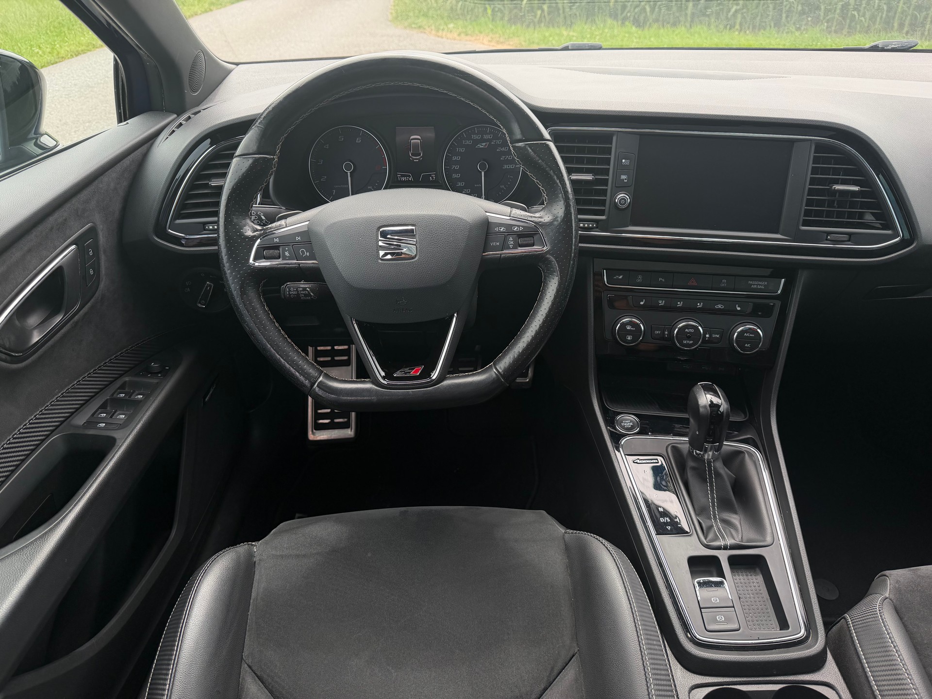 SEAT Leon ST 2.0 TSI Cupra 300 4 Drive DSG-image-12