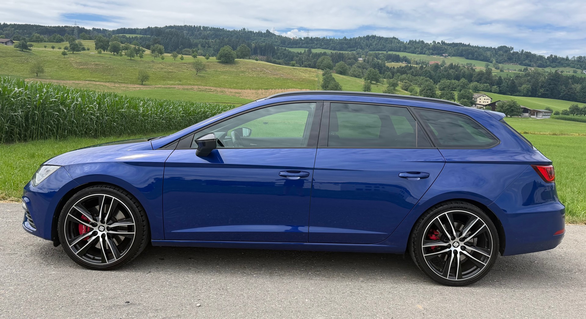 SEAT Leon ST 2.0 TSI Cupra 300 4 Drive DSG-image-2