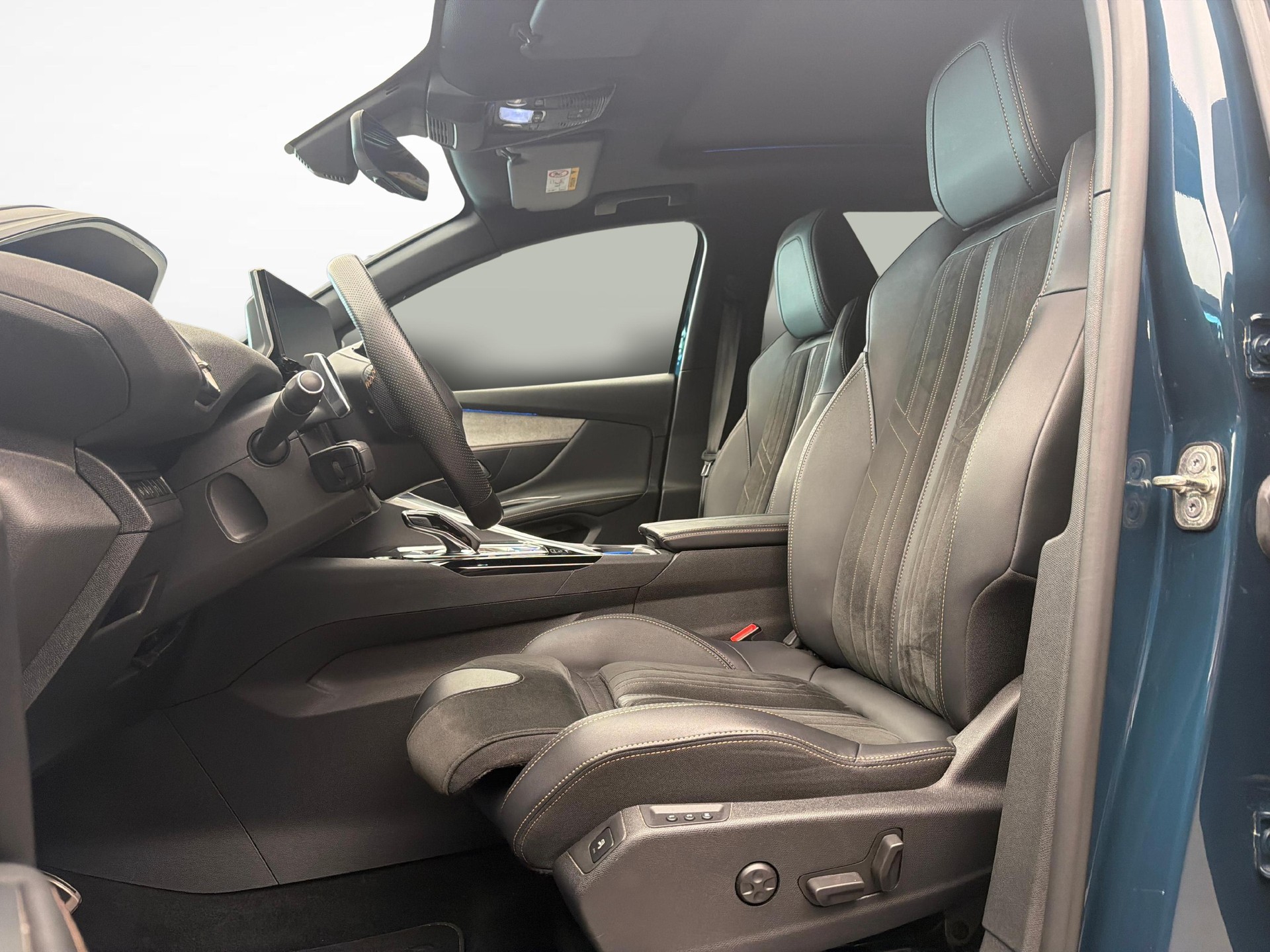 PEUGEOT 3008 1.6 Plug-in Hybrid4 GT Pack-image-10