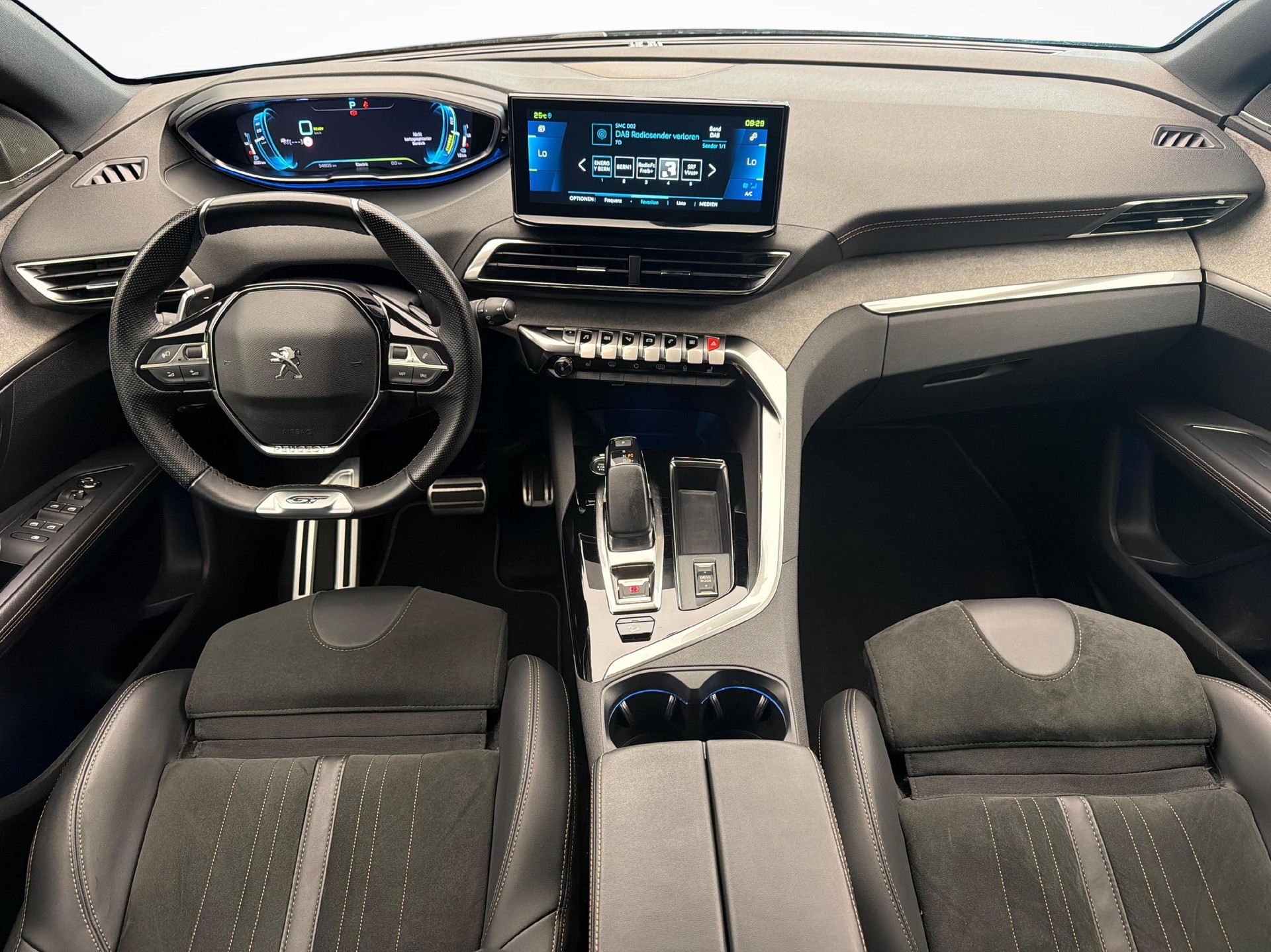 PEUGEOT 3008 1.6 Plug-in Hybrid4 GT Pack-image-9